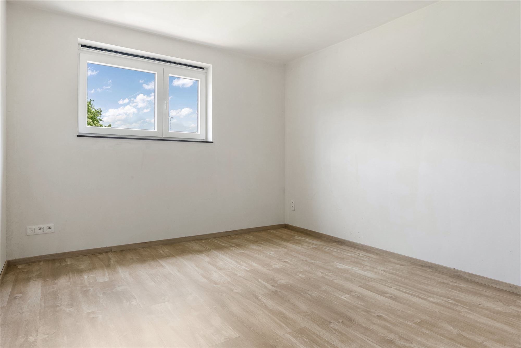 VOLLEDIG AFGEWERKTE NIEUWBOUWWONING IN DOODLOPENDE STRAAT foto 11
