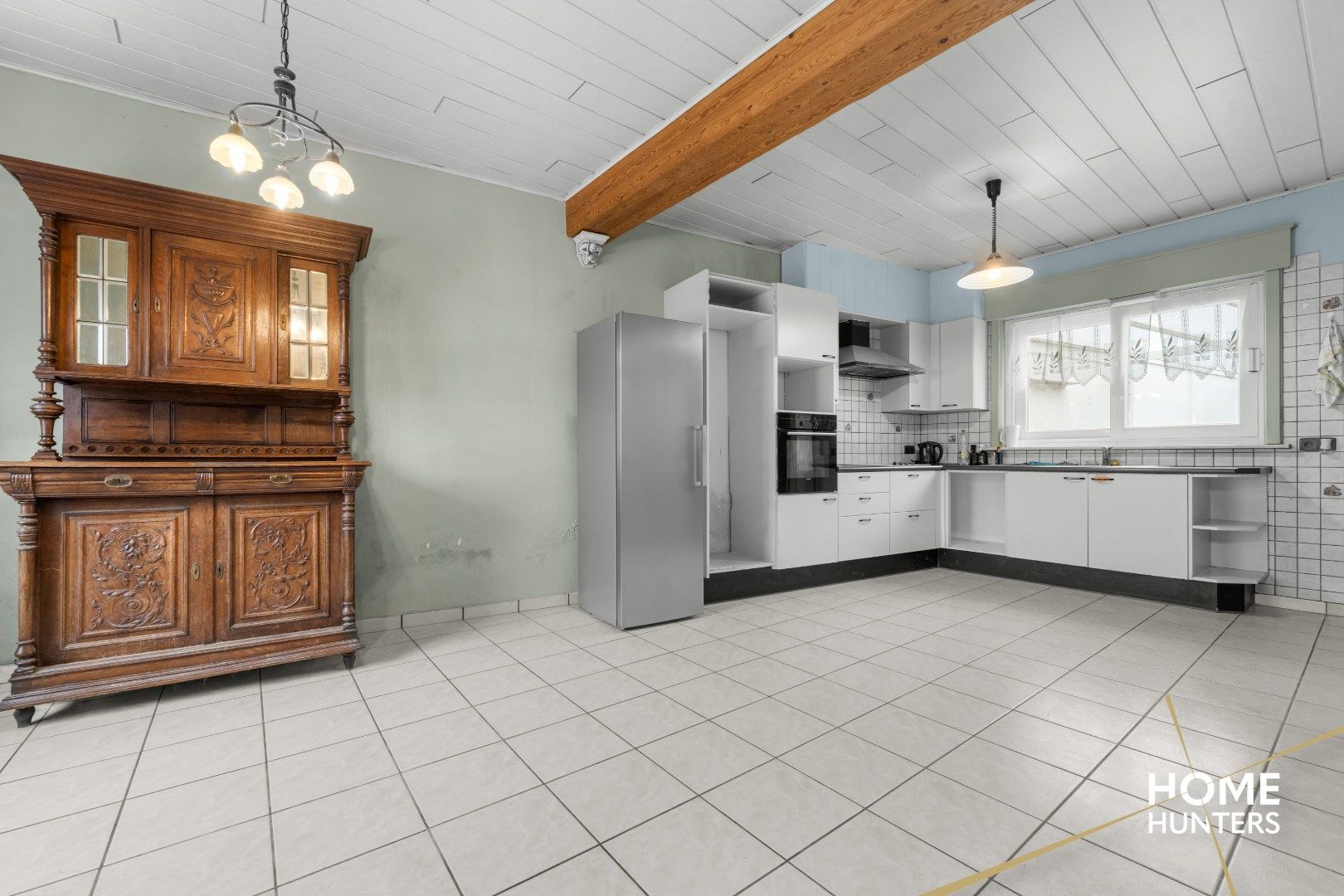 Op te frissen woning met charmante tuin in het hart van Mesen foto 6