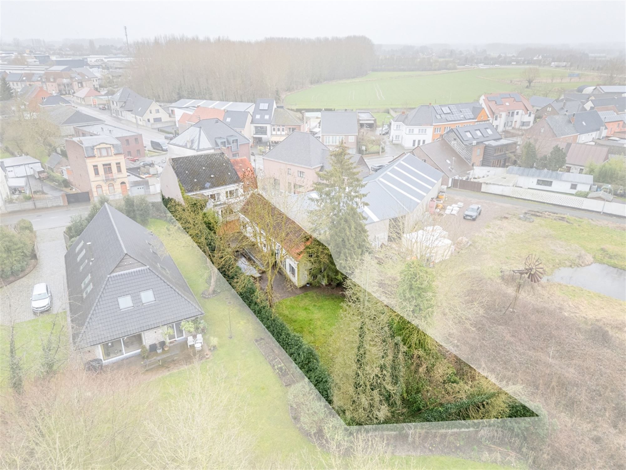 Te renoveren RUIME BURGERSWONING met BIJGEBOUW op een perceel van 668m² foto 5