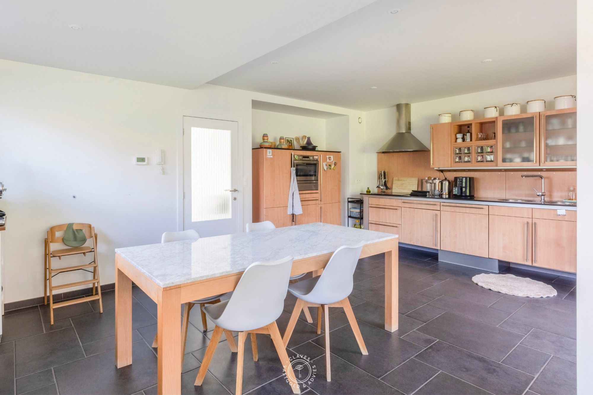 Instapklare moderne woning met dubbele garage in rustige woonwijk foto 11