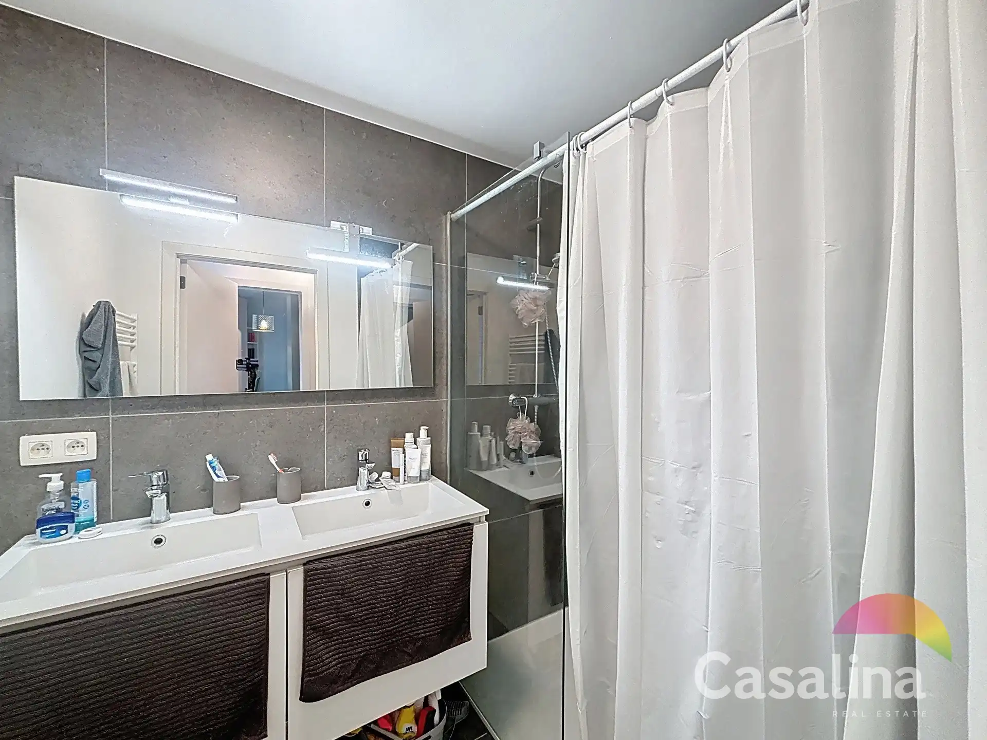 Modern nieuwbouwappartement met terras te huur foto 11