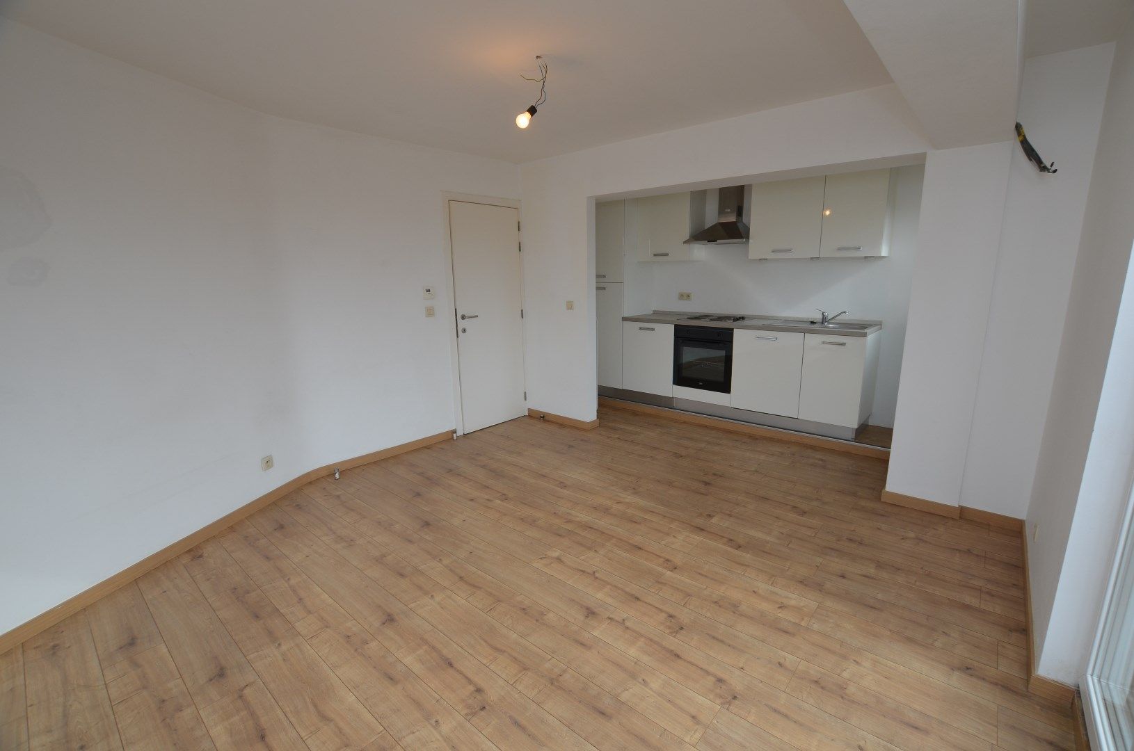 Lichtrijk volledig gerenoveerd hoekappartement  foto 2