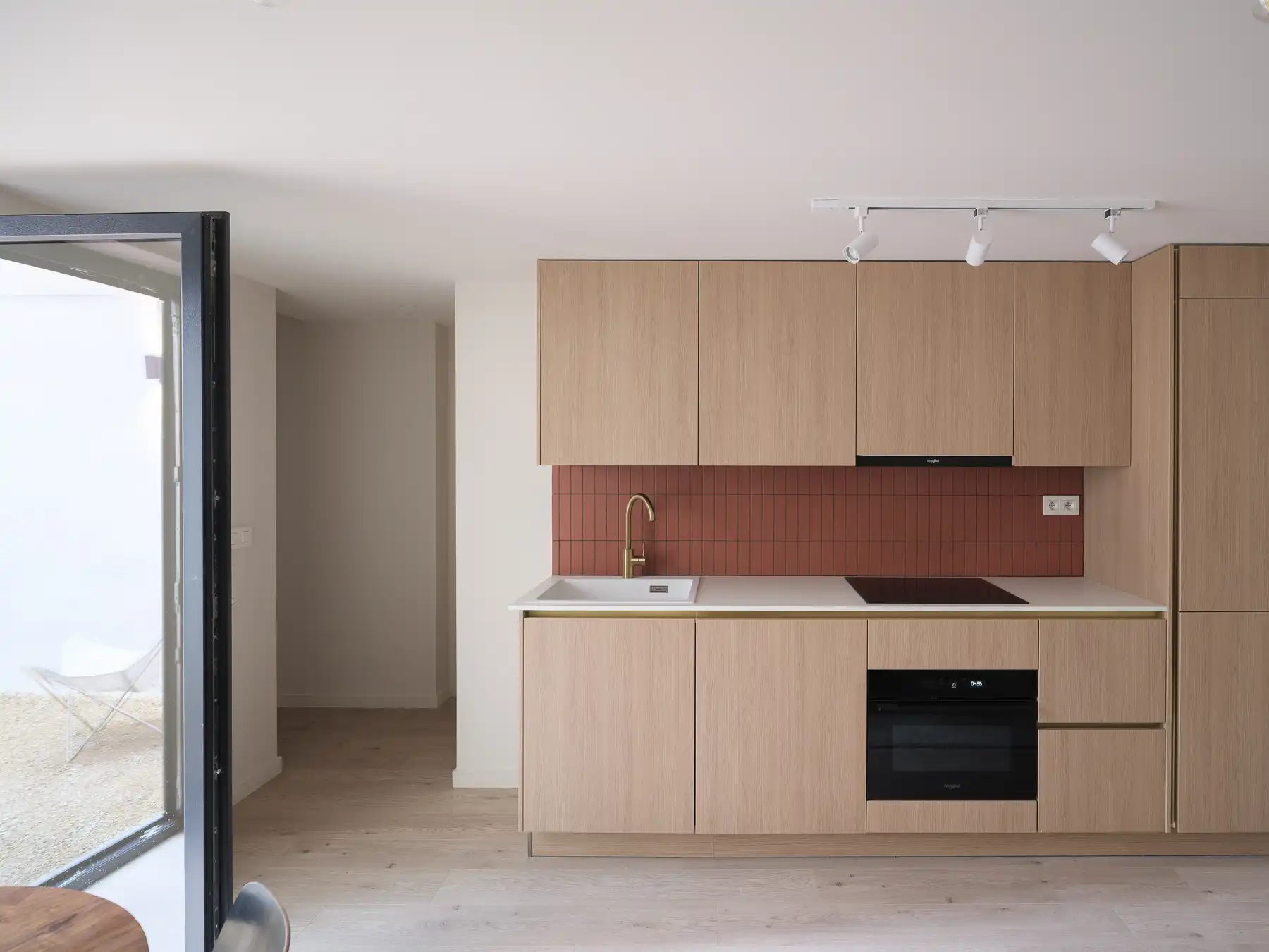 Gerenoveerd energiezuinig tweeslaapkamer appartement met buitenruimte foto {{pictureIndex}}