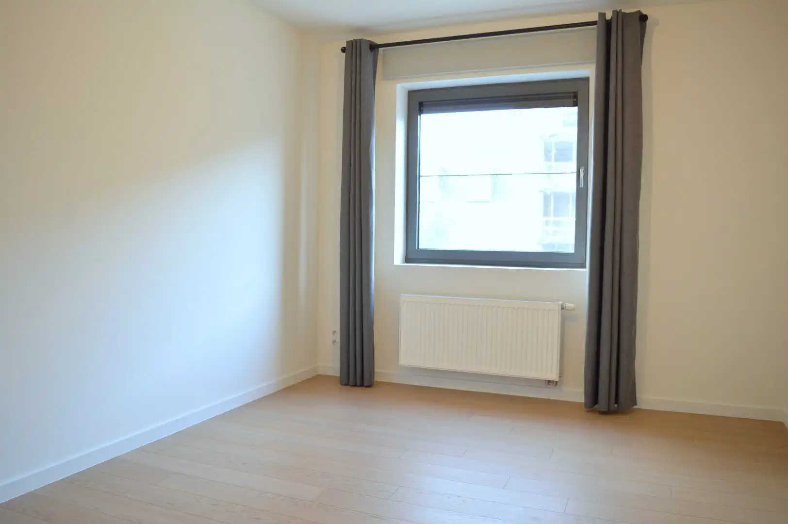 Ruim instapklaar appartement met 3 slaapkamers en autostaanplaats te koop nabij centrum Harelbeke foto 10