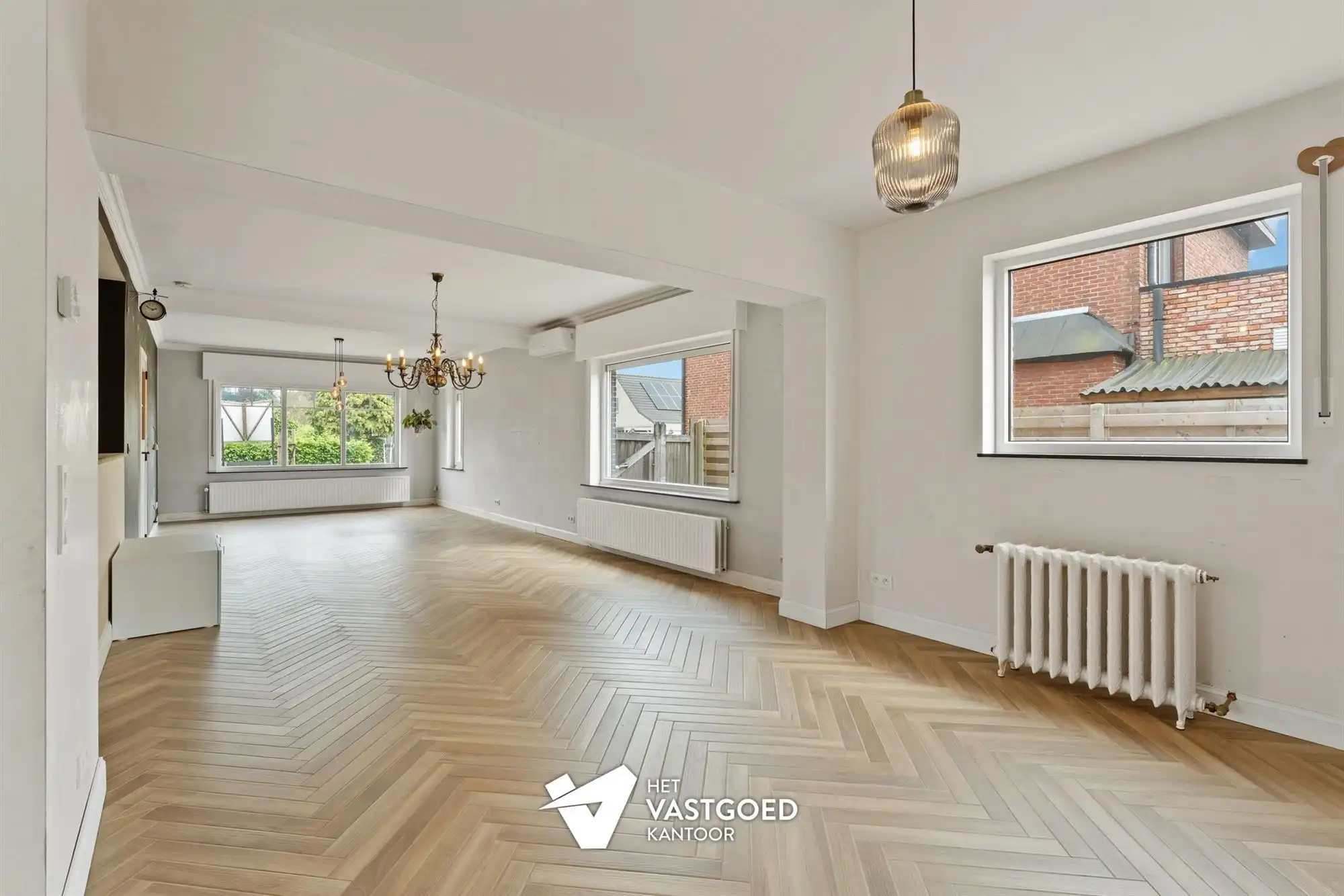 VOLLEDIG GERENOVEERDE WONING OP IDEALE LIGGING foto 3