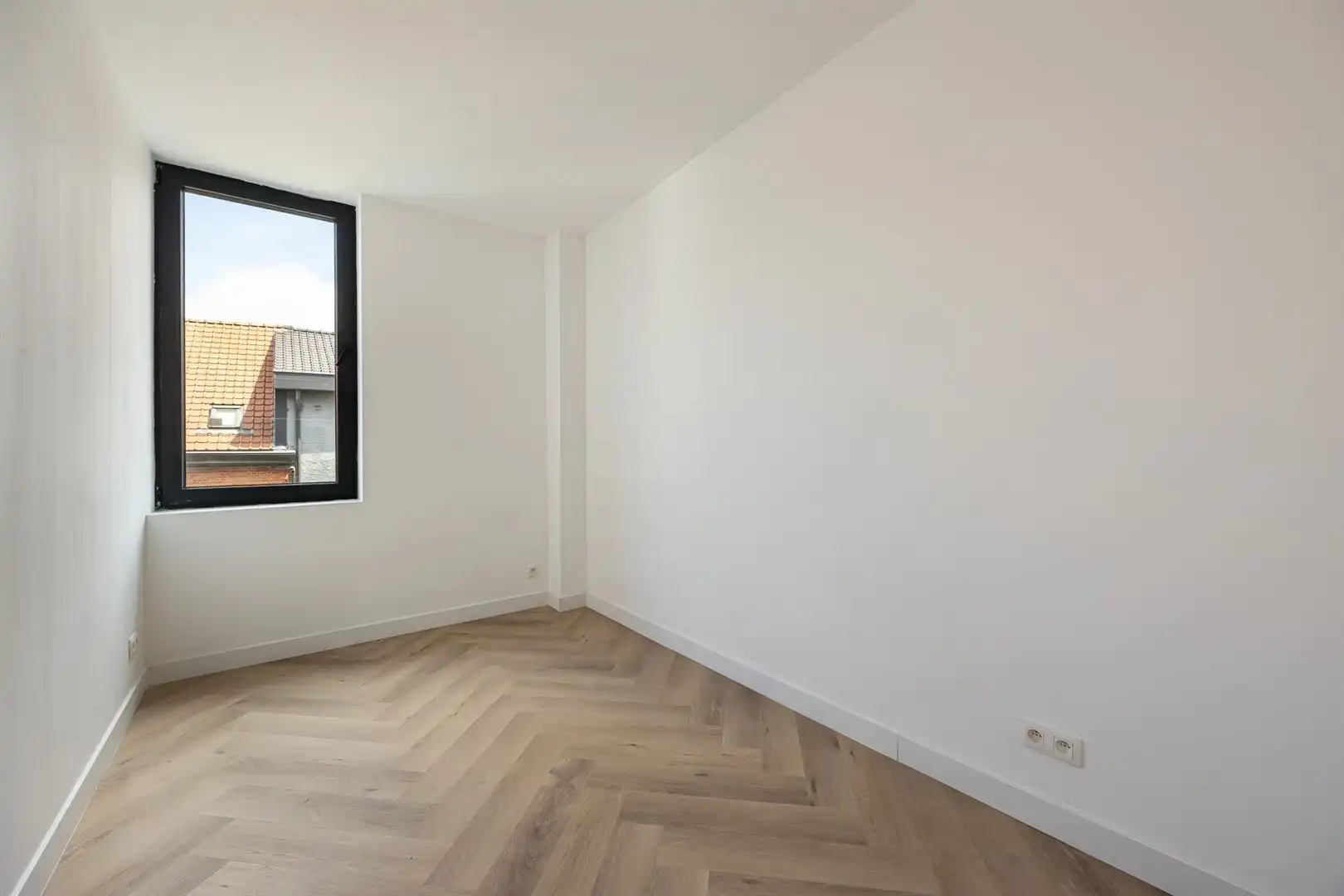 Lichtrijk renovatie appartement met 2 slaapkamers op toplocatie in Merksem foto 9