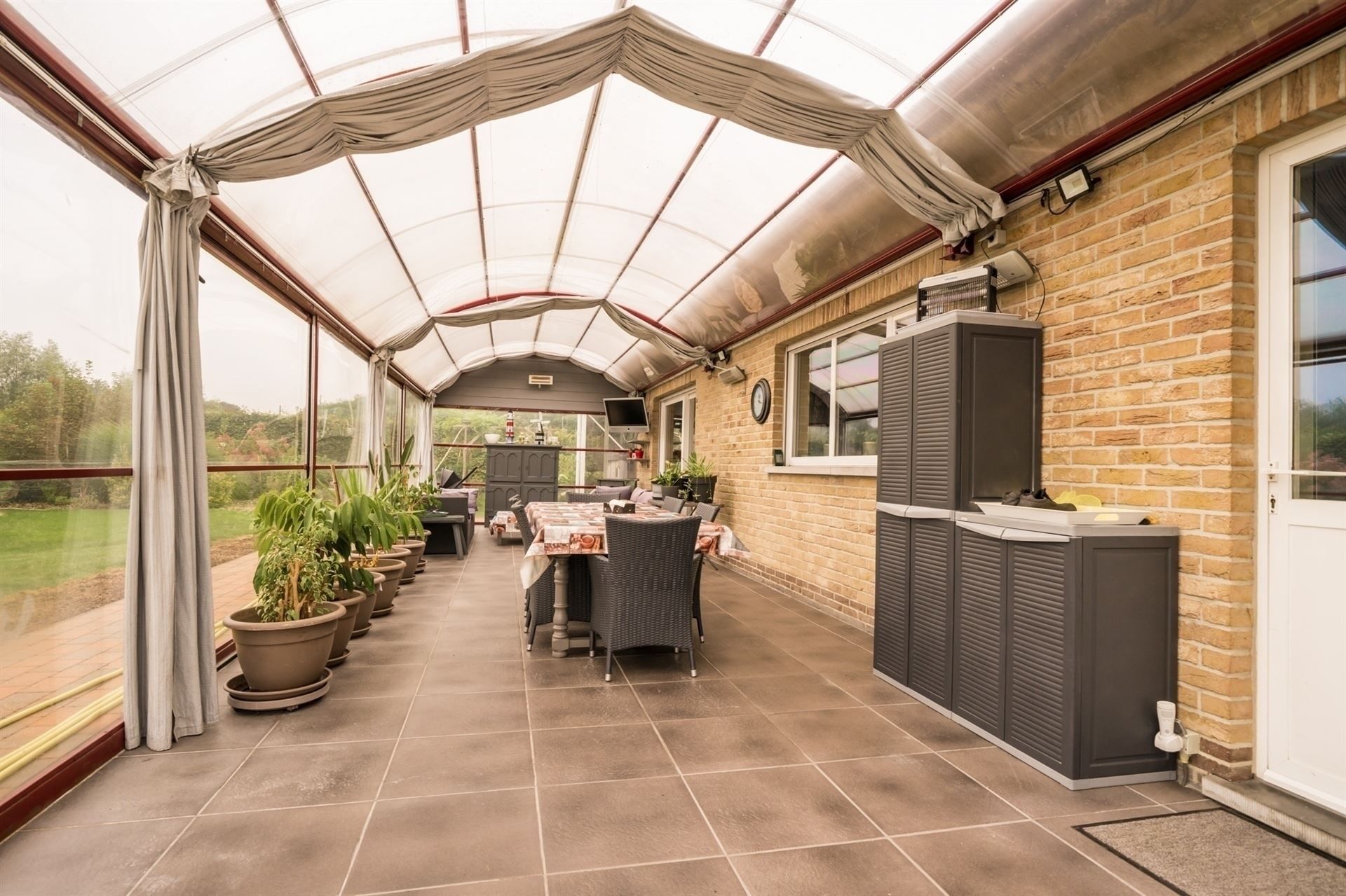 Zeer rustig gelegen villa op een perceel van 3.626 m² foto 11