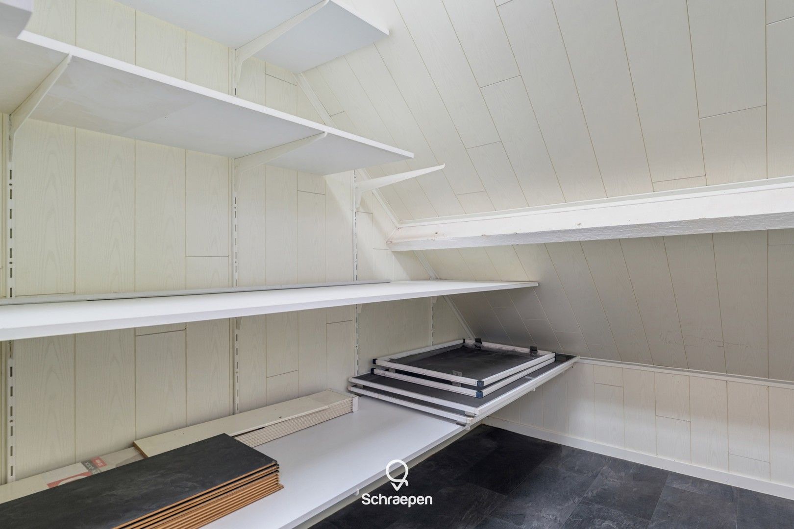 Karaktervolle woning met 2 slpks op een perceel van circa 8,5 are te Genk! foto 17