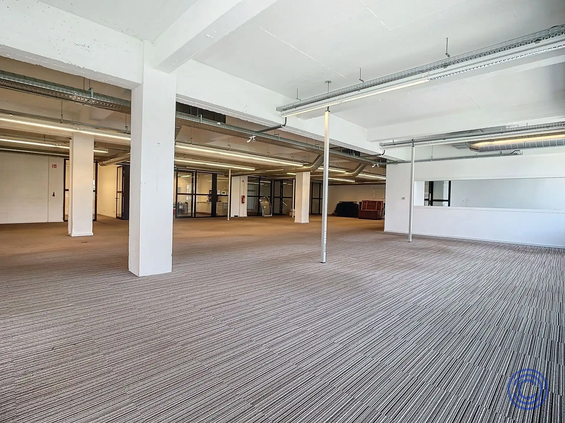 Strategisch gelegen kantoor ca. 670m² in havengebied! foto 4