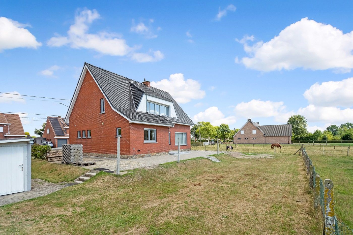 Ruime, gerieflijke open bebouwing met 3 slpk., grote tuin en inpandige garage foto 17