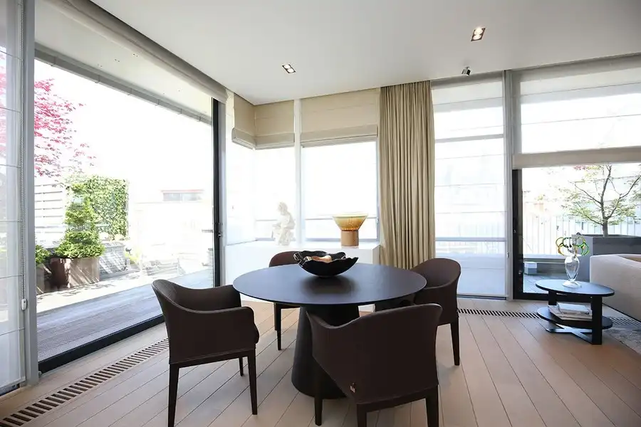 LUXUEUS AFGEWERKT, RIANT PENTHOUSE MET UITSTRALING EN ROYAAL ZONOVERGOTEN TERRAS van 167 m² foto 5