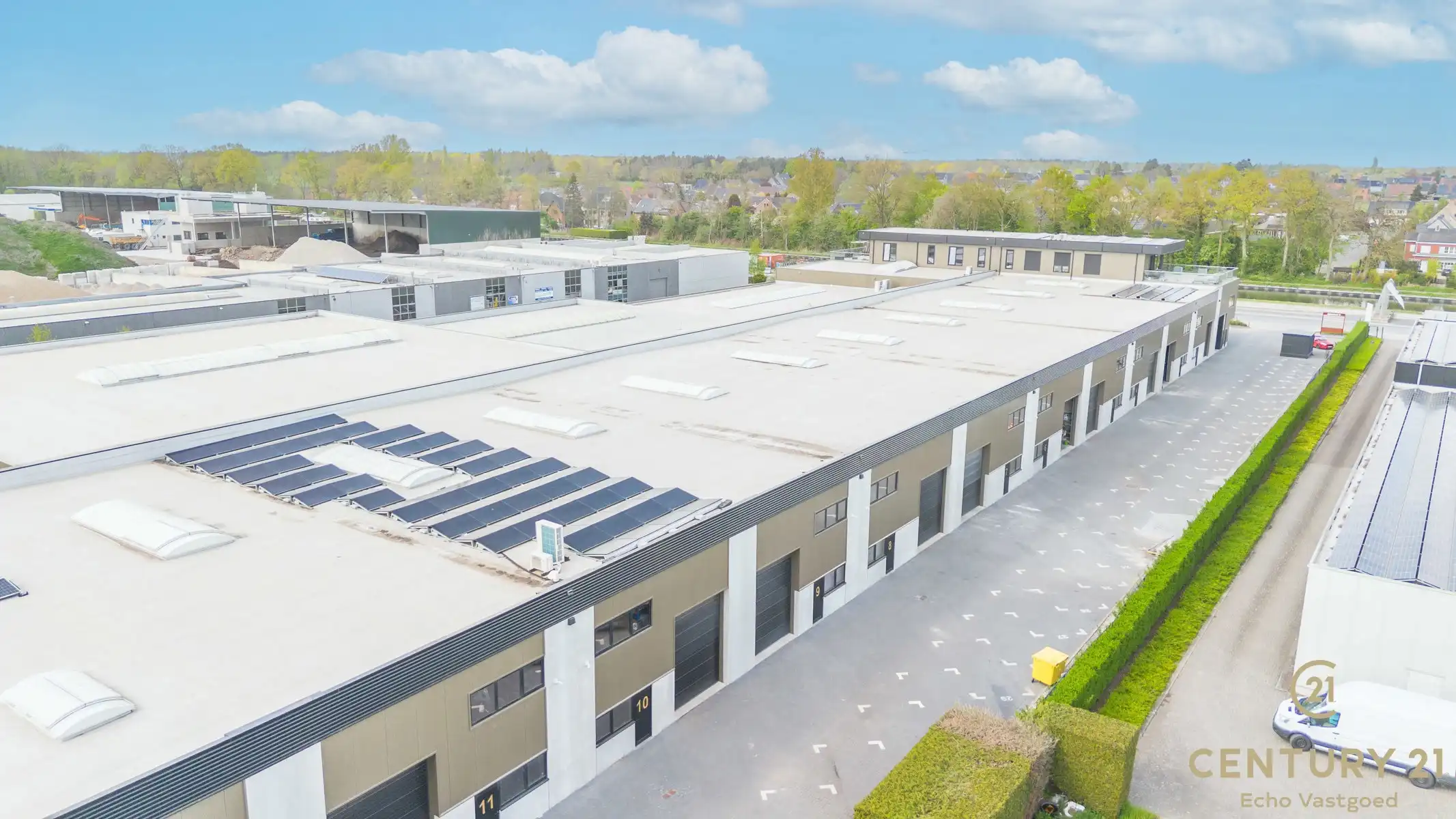 Kwalitatieve, recente KMO-unit op topligging!  foto 3