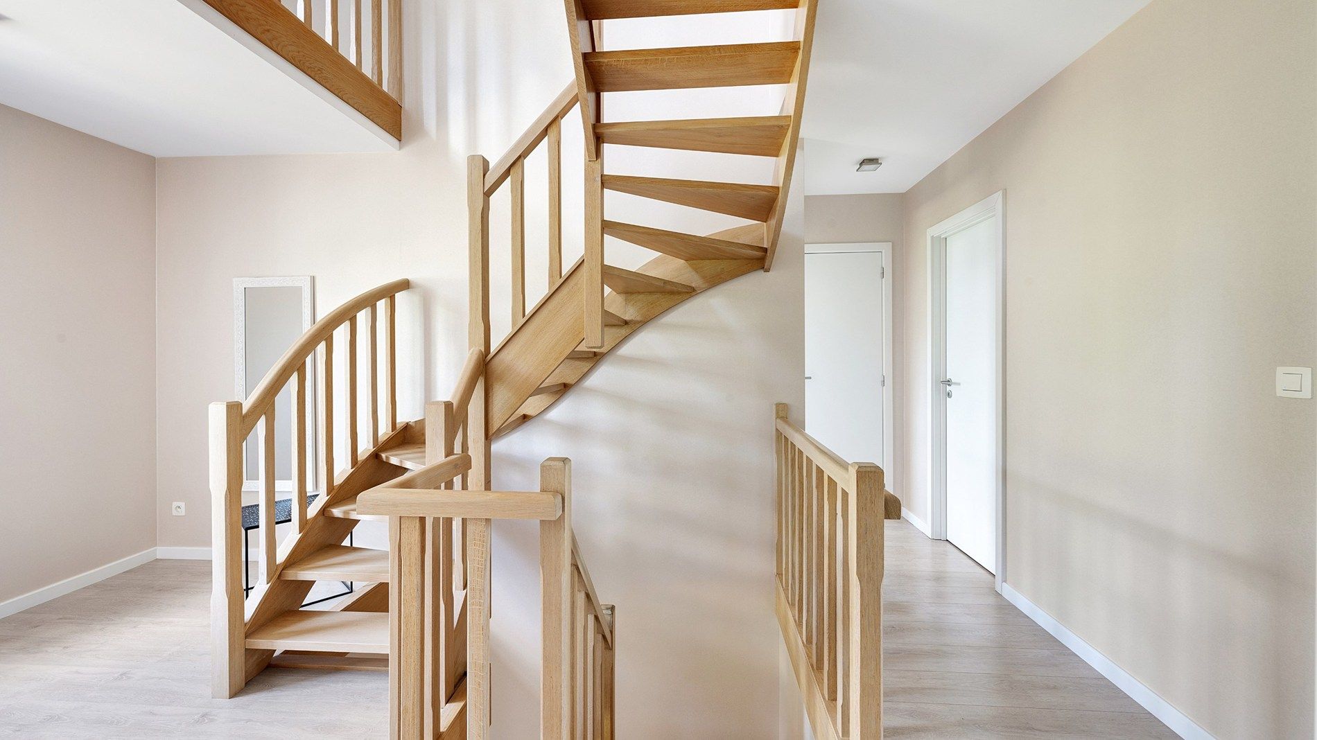 Bijzonder groot en goed onderhouden halfopen villa foto 20