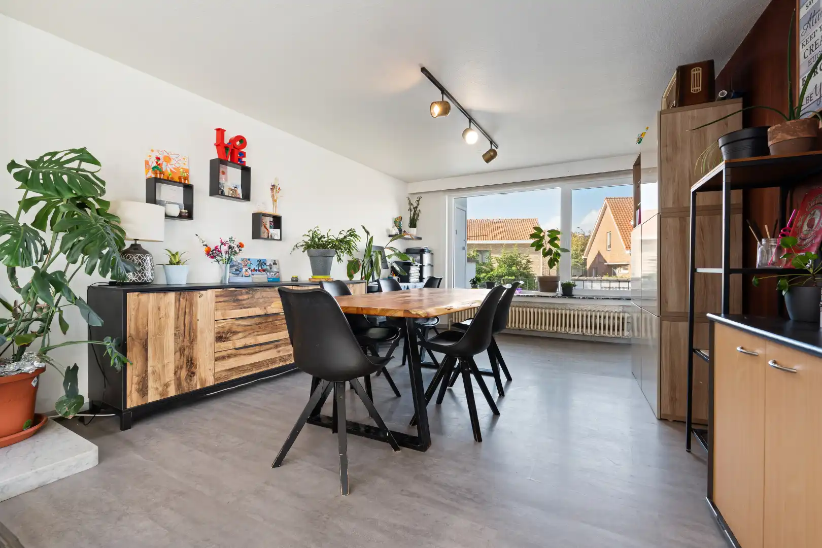Lichtrijke bel-etage met 4 slaapkamers, garage en zonnige leefruimtes in het gegeerde Mariakerke foto 4