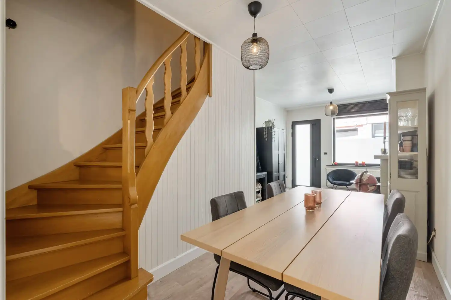 Rustig gelegen woning met 2 slaapkamers en een koer nabij het station te centrum Leuven! foto 9
