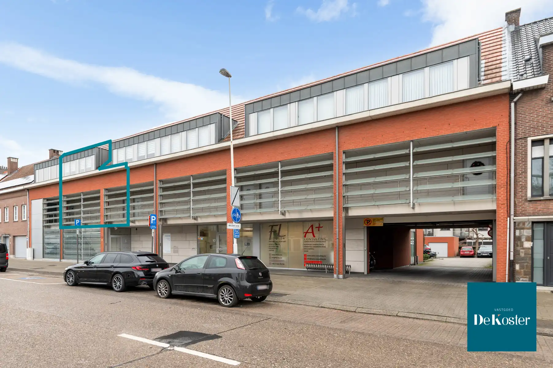 Stijlvol duplexappartement met ruim terras en garage foto 2
