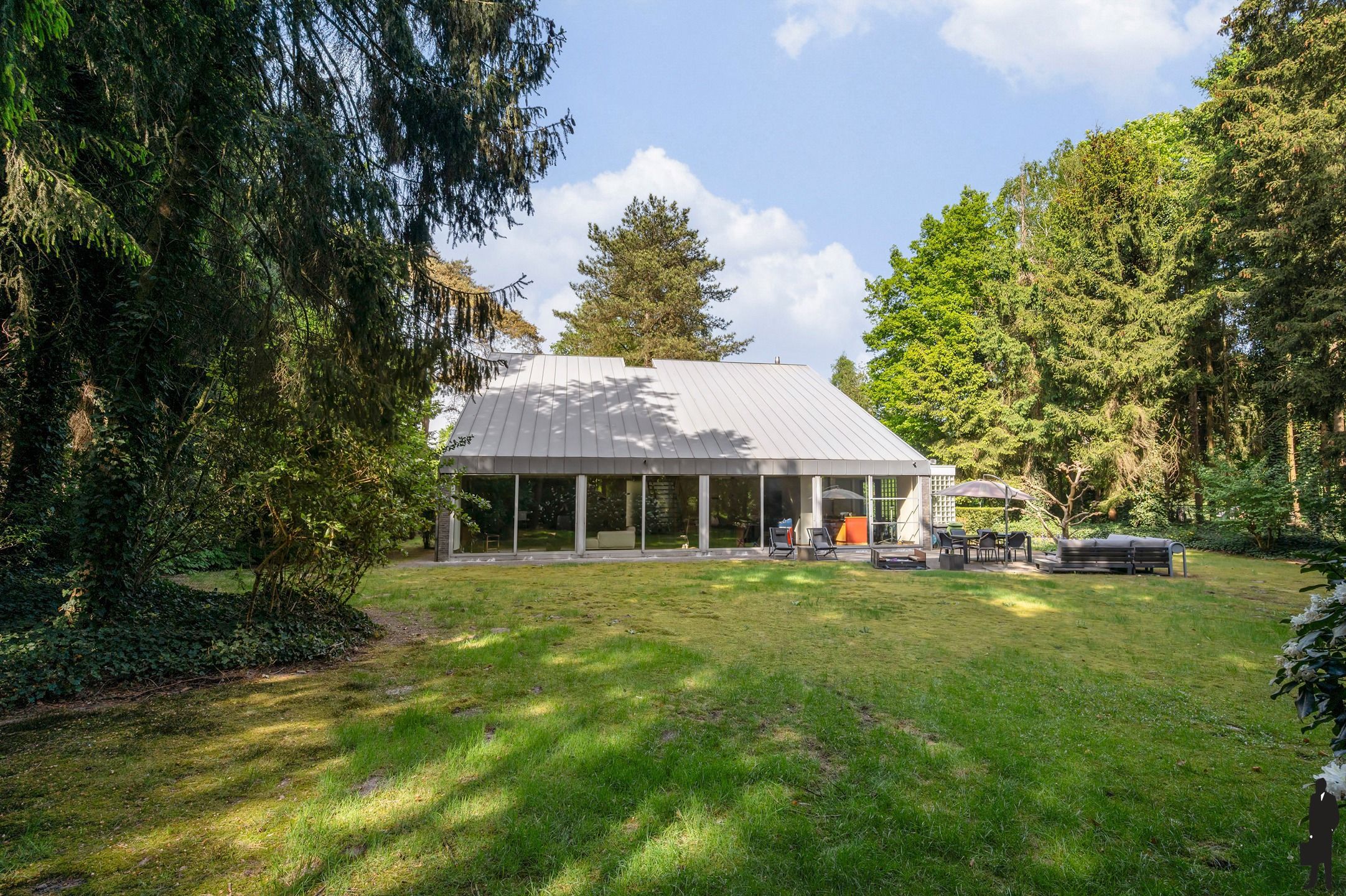 Moderne woning op perceel van ca. 3.500m² foto 28