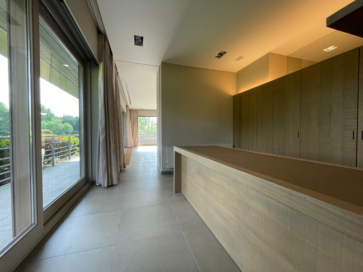 LUXE APPARTEMENT + zeer riant zongericht terras, dubbele garage & (wijn)kelder foto 51