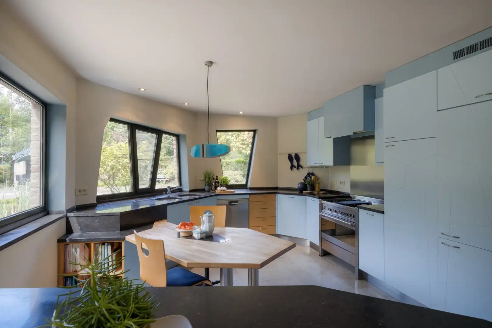 Een uitzonderlijke villa waar architectuur, natuur en kunst in perfecte harmonie samenkomen foto 9