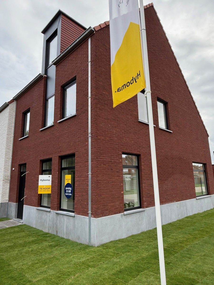 Halfopen nieuwbouwwoning foto 2