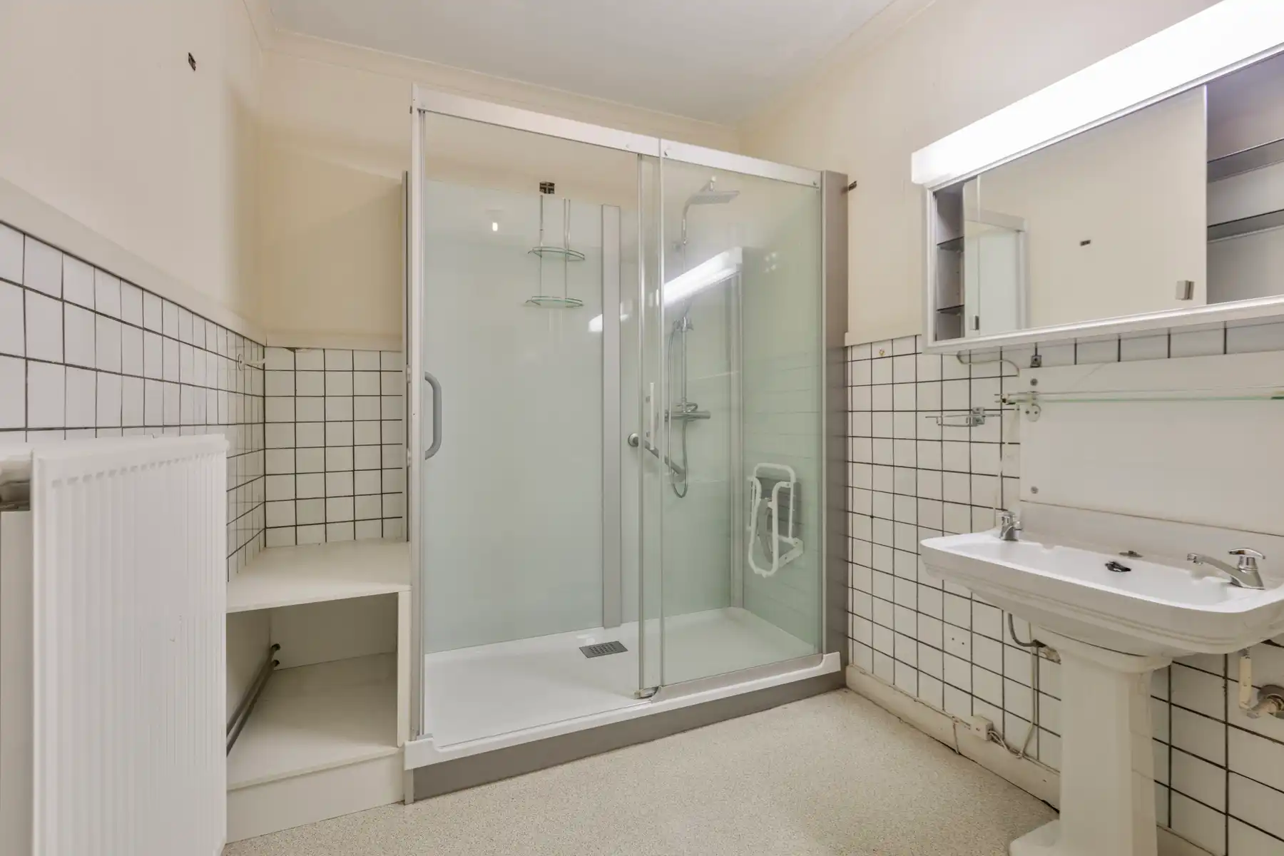 Handelszaak en ruime woning (4 slpk.) in hartje Maaseik.  foto 26