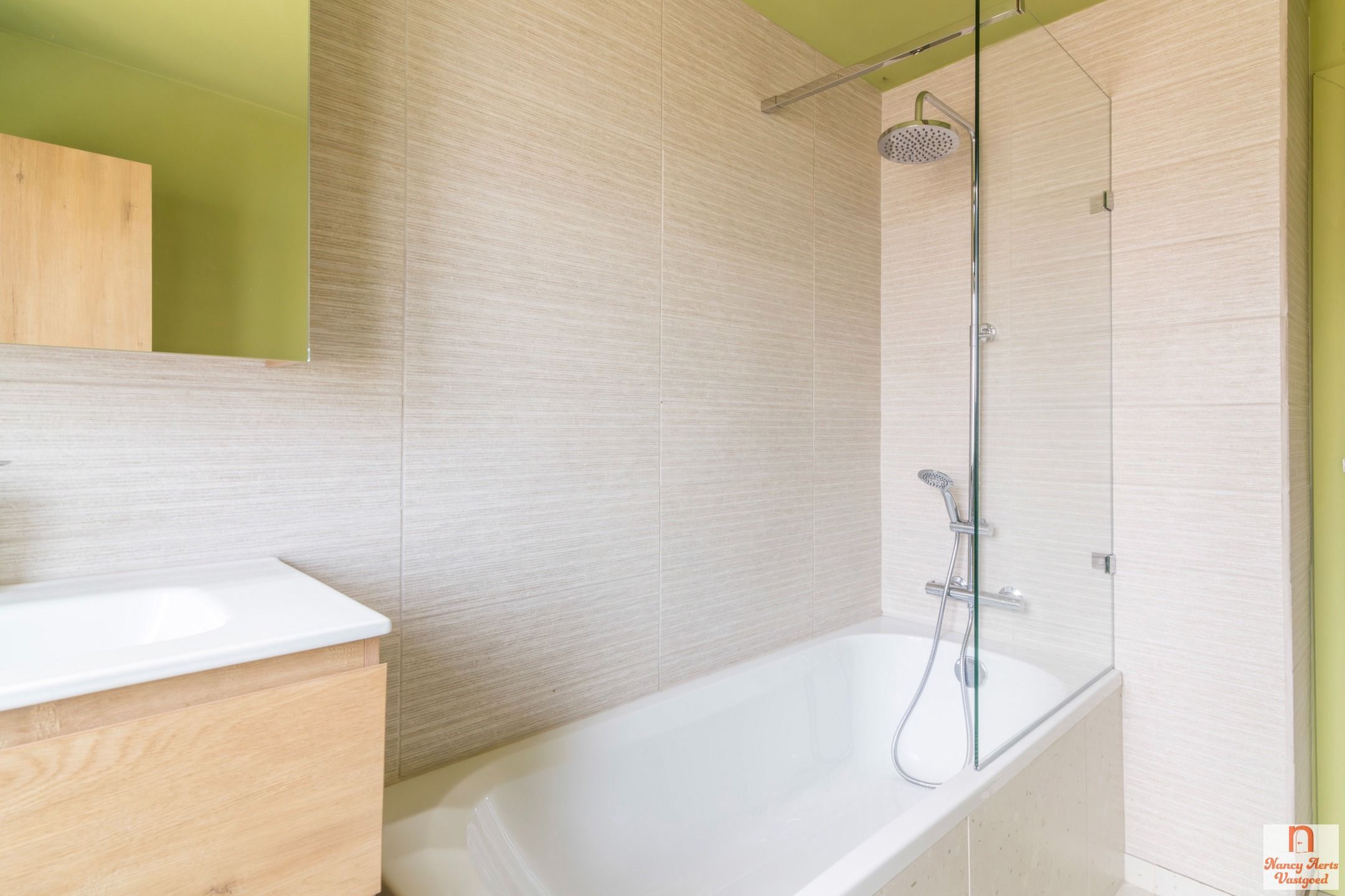 Split-level woning met veel ruimte en potentieel foto 22