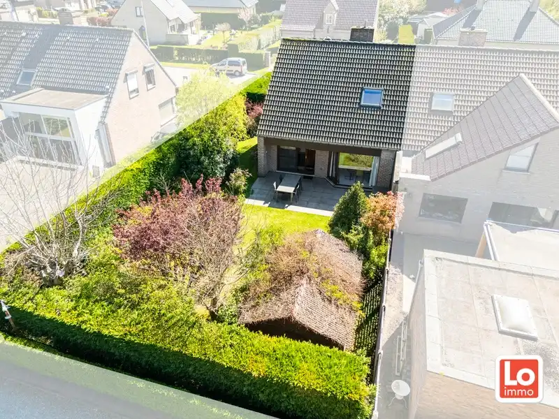 Instap klare halfopen woning met gezellige stadstuin nabij het centrum van Oostakker! foto 2