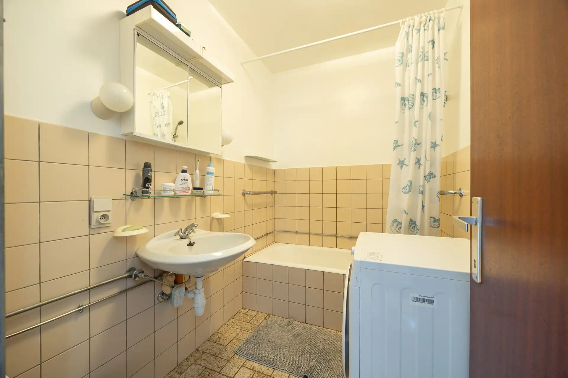 Lichtrijk appartement met terras en garagebox nabij station foto 10