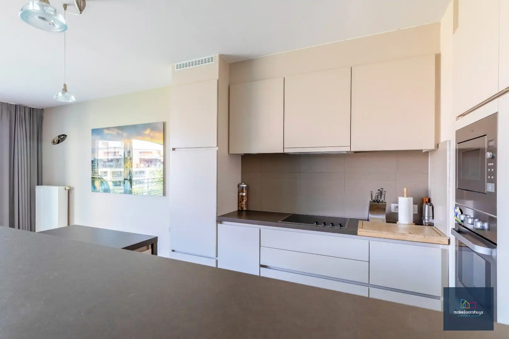 Stijlvol 2 slpk. appartement met ruim terras en staanplaats foto 12