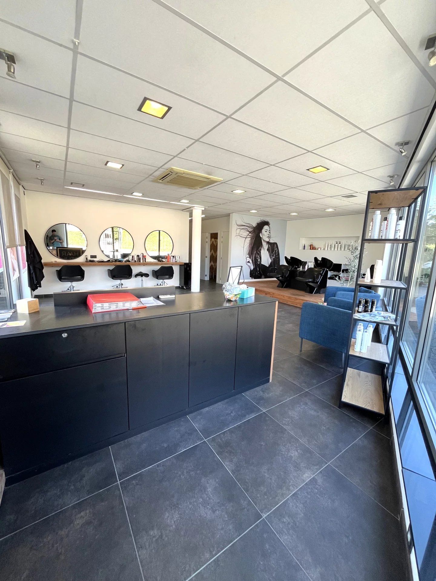 Instapklaar handelspand met aanpalend 1 slaapkamer appartement foto 5