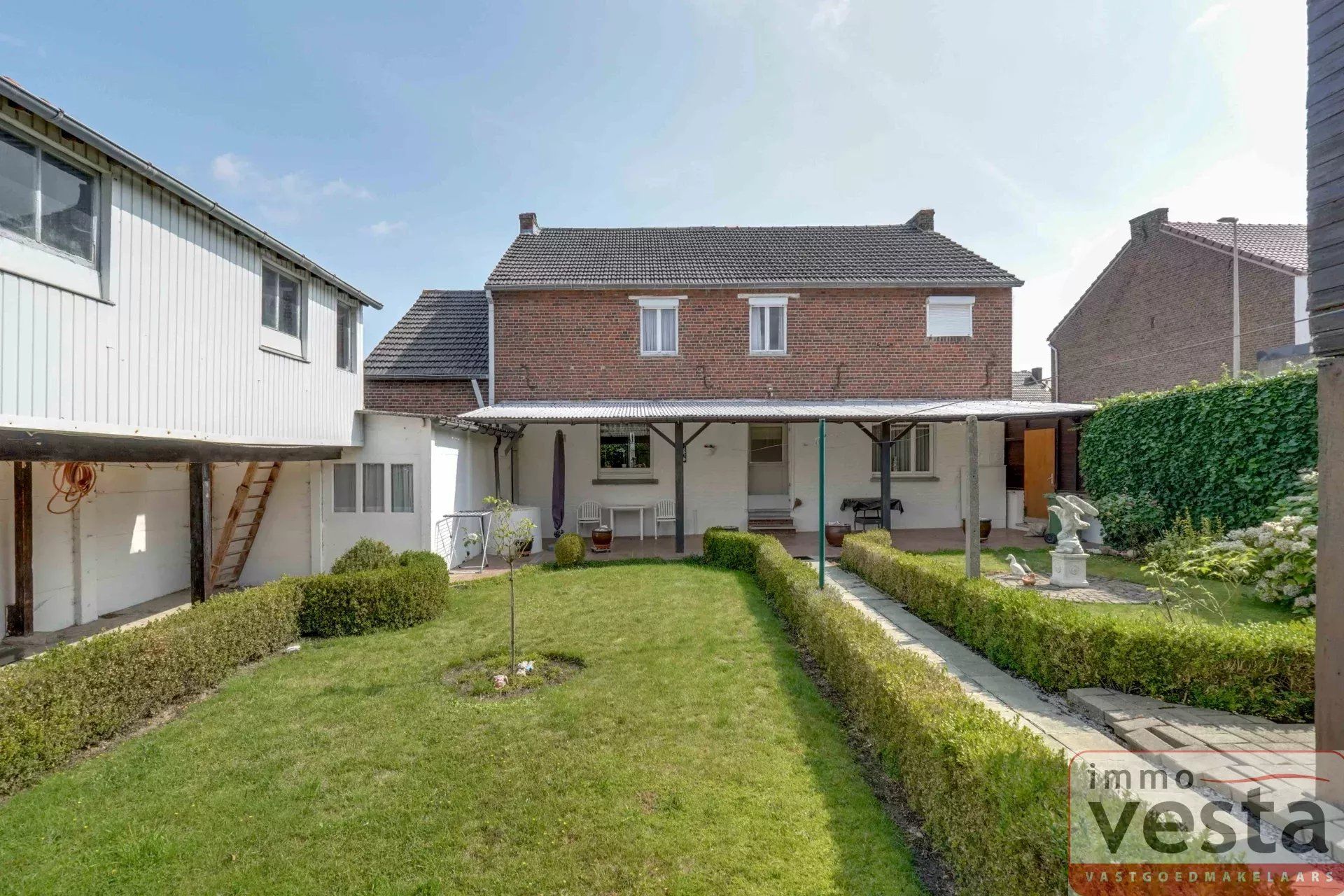 Te renoveren woning met landelijke ligging foto 26