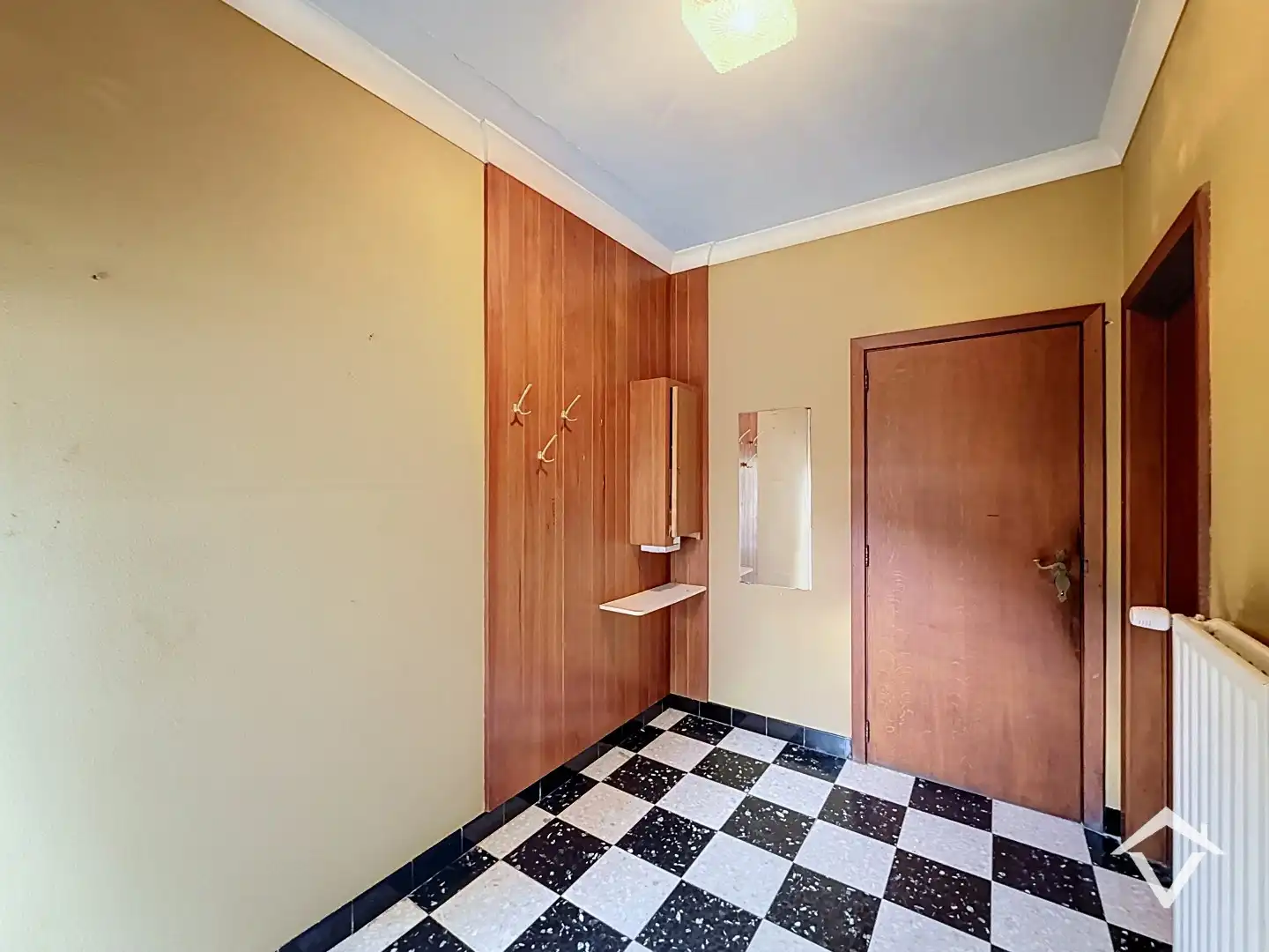 Gelijkvloerse woning met 3 slaapkamers, ruime garage en tuin op een gunstige ligging te Hooglede foto 2