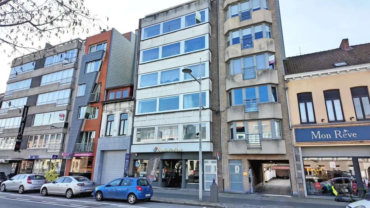 Lichtrijk en ruim 3-slaapkamerappartement op centrale ligging foto 3