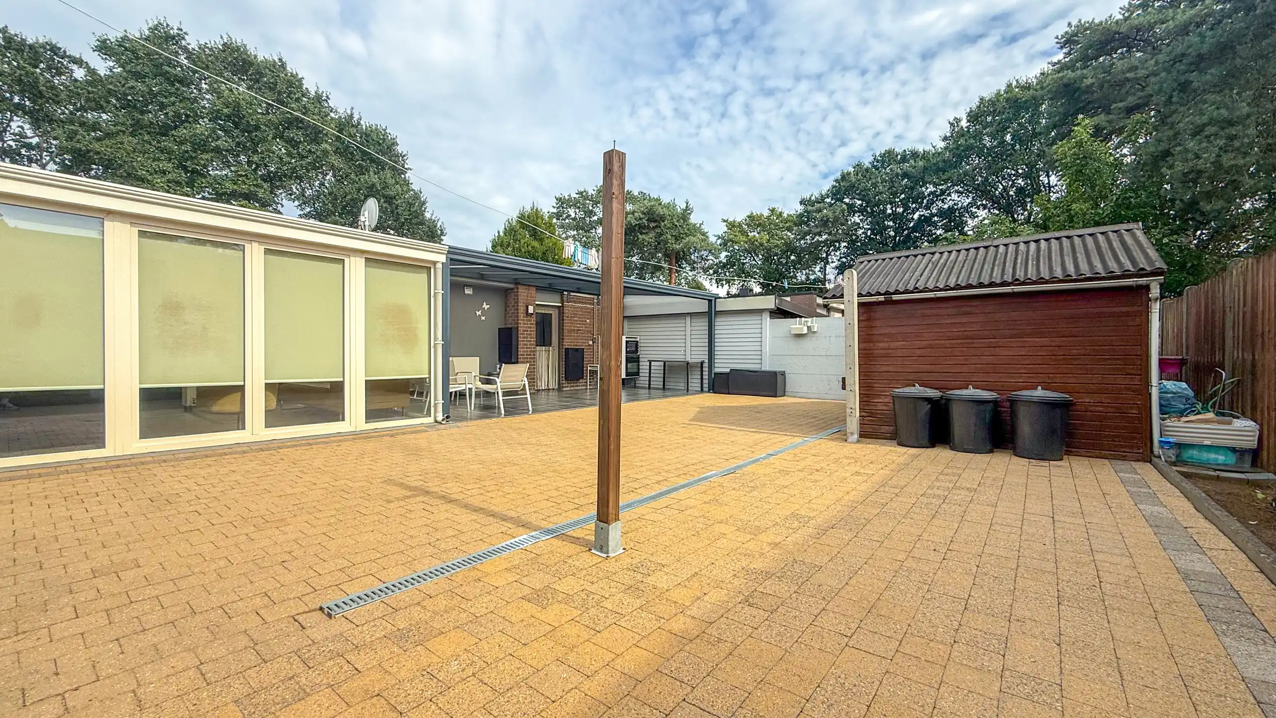Ruime gezinswoning met 3 slaapkamers en fraaie veranda! foto 39