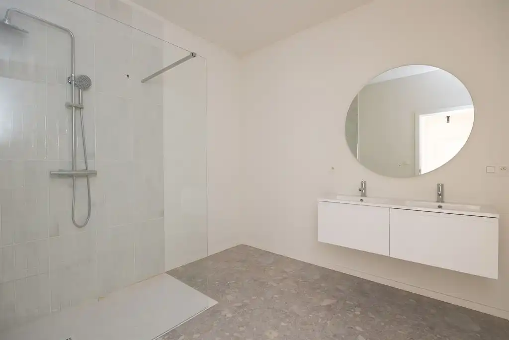 Ruim 3-slaapkamer appartement met luxe afwerking foto 10