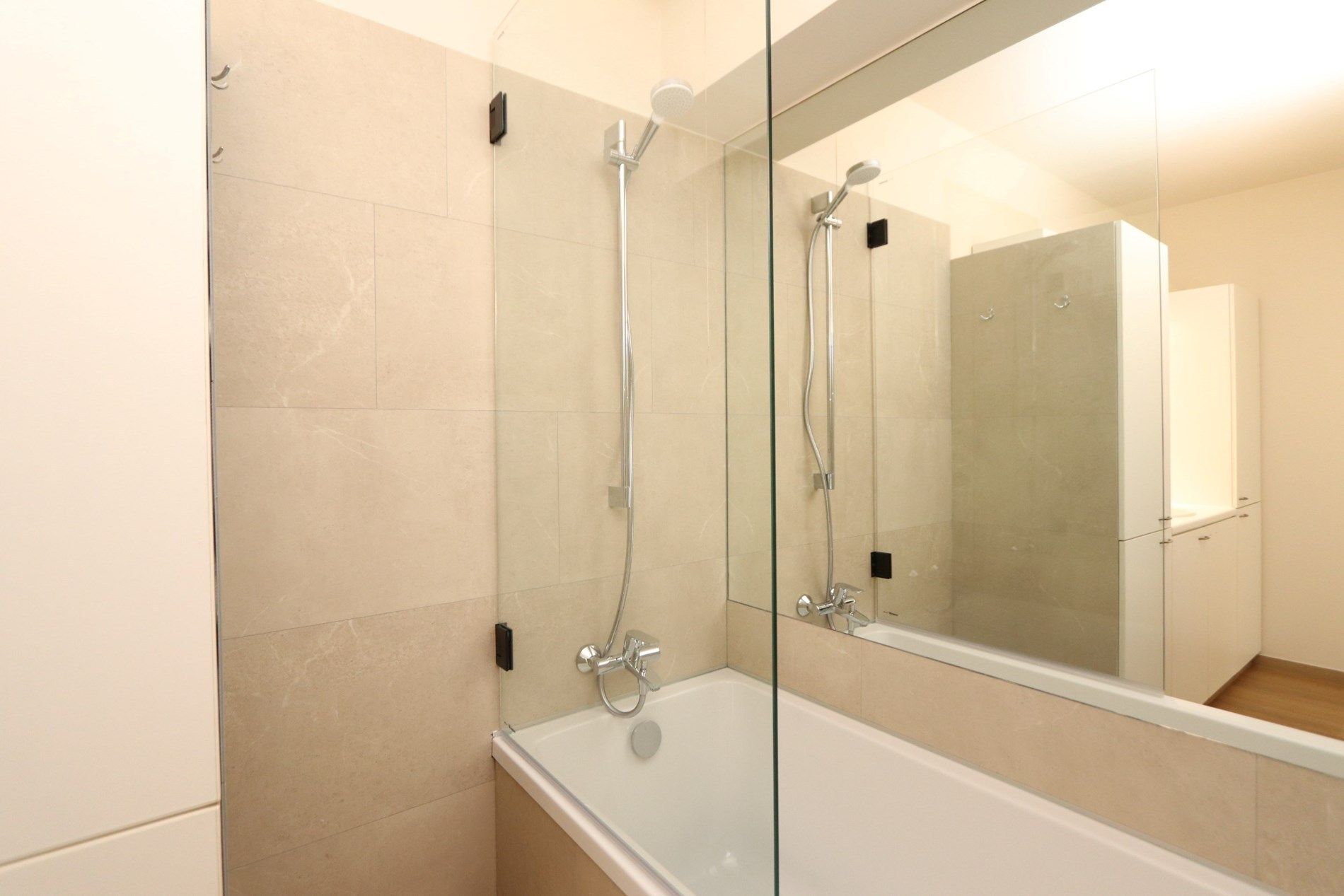 GERENOVEERD 2 SLAAPKAMER APPARTEMENT MET GARAGE foto 12