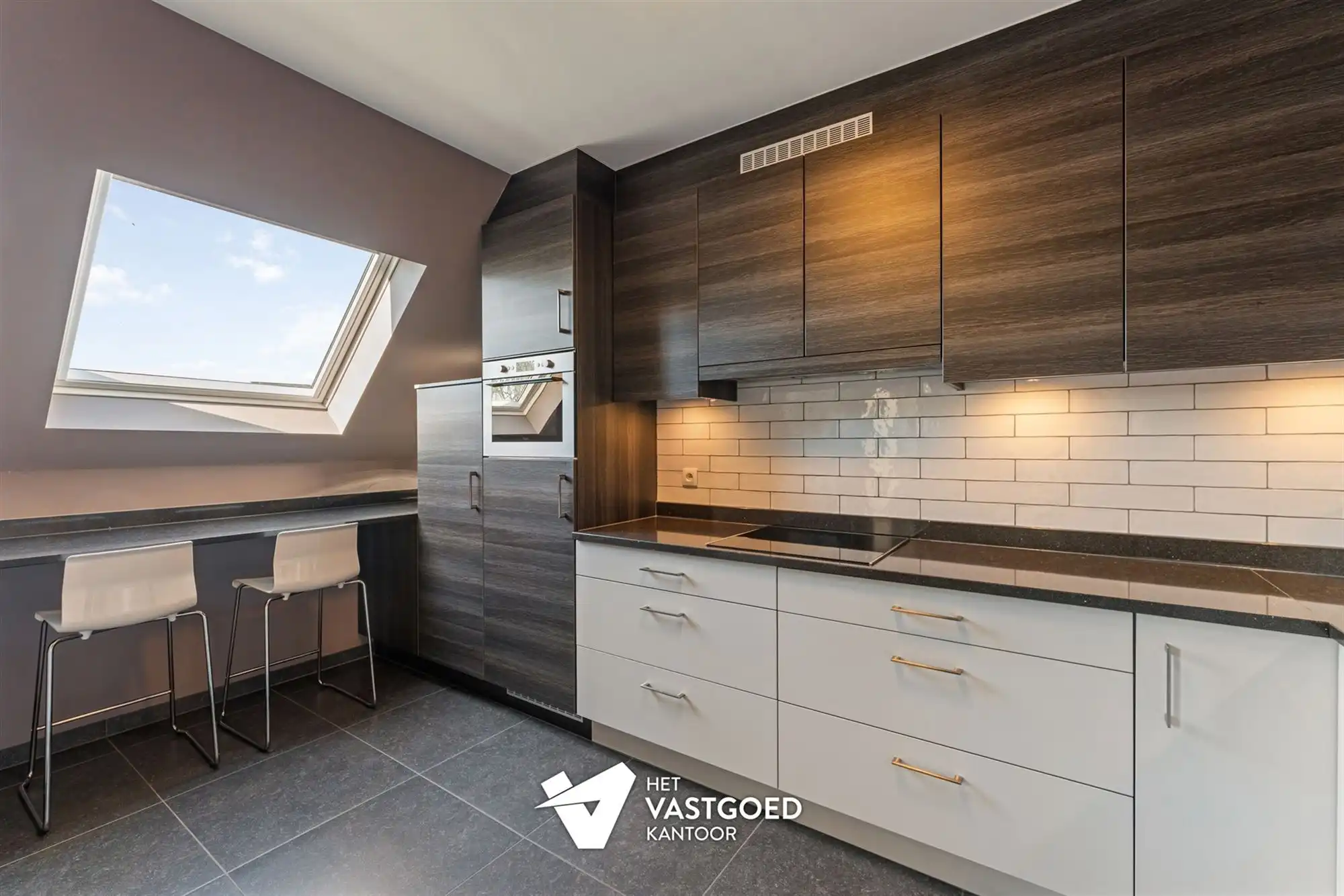 ZEER RUIM DUPLEX APPARTEMENT (158M²) MET 3 SLAAPKAMERS EN ONDERGRONDSE STAANPLAATS MET BERGING TE TESSENDERLO foto 14