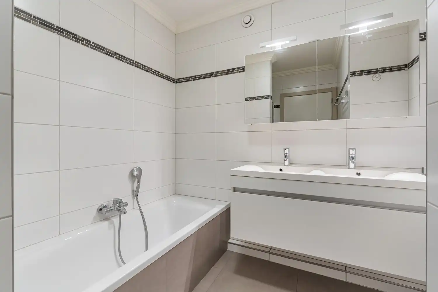 Modern, energiezuinig  appartement met 2 slaapkamers op top locatie! foto 9