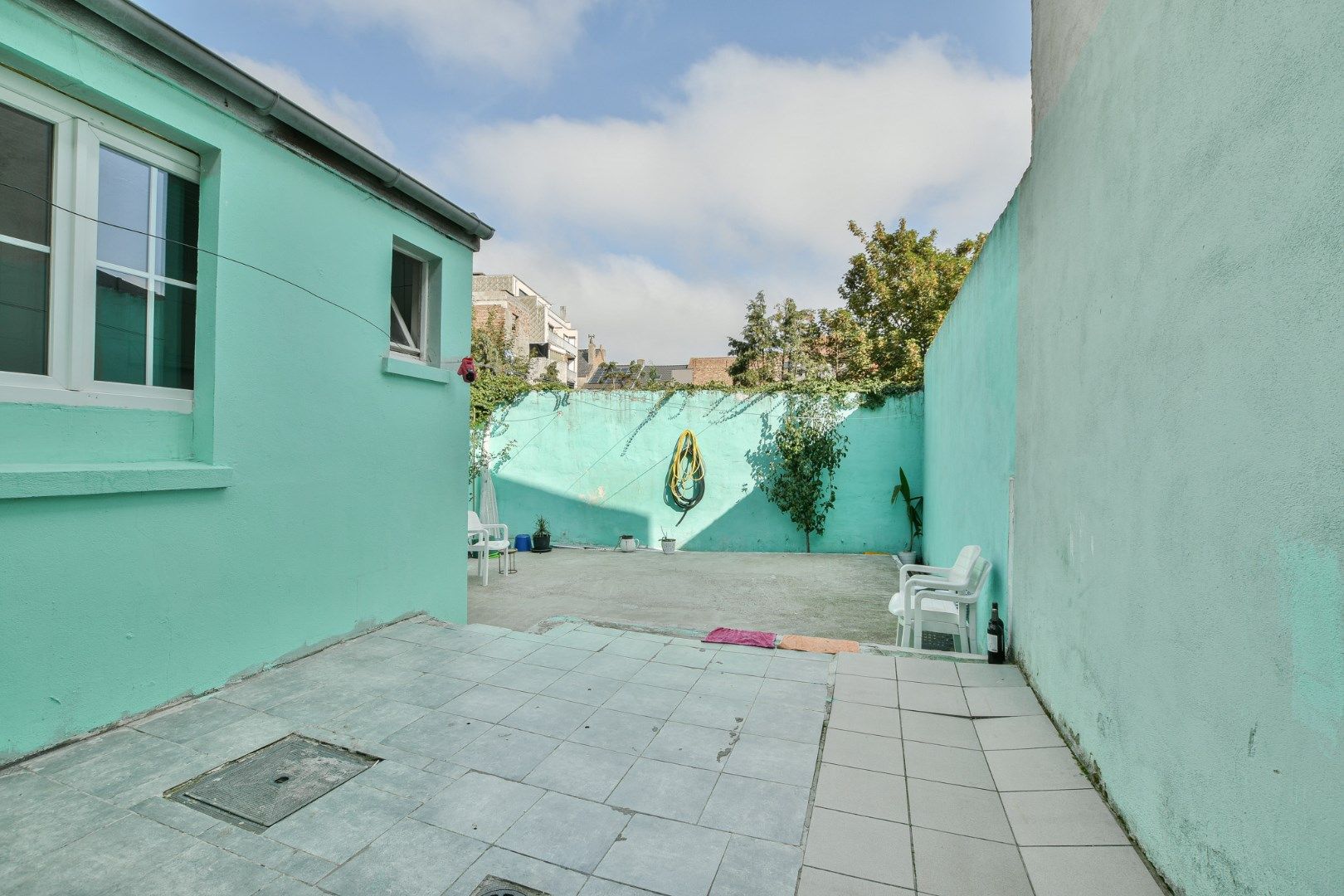 Ruime rijwoning met grote koer en 5 slaapkamers foto 2