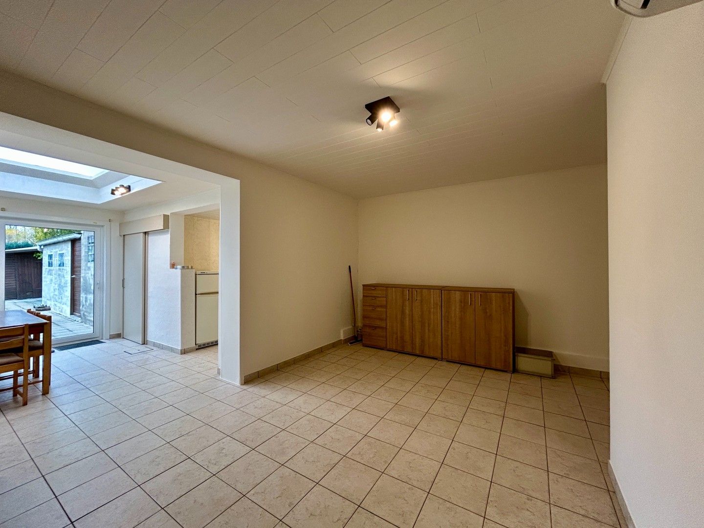 Karaktervolle woning met 3 slaapkamers te Pittem! foto 2