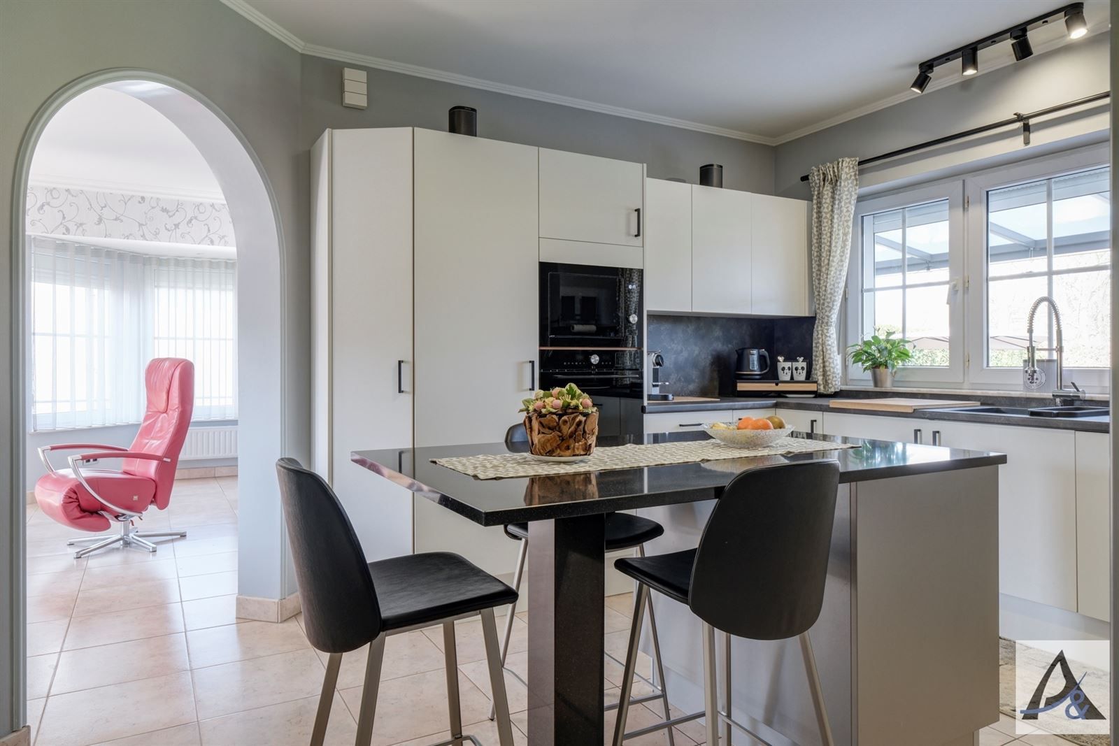 Uitgeruste en instapklare woning op landelijke locatie met label A foto 13