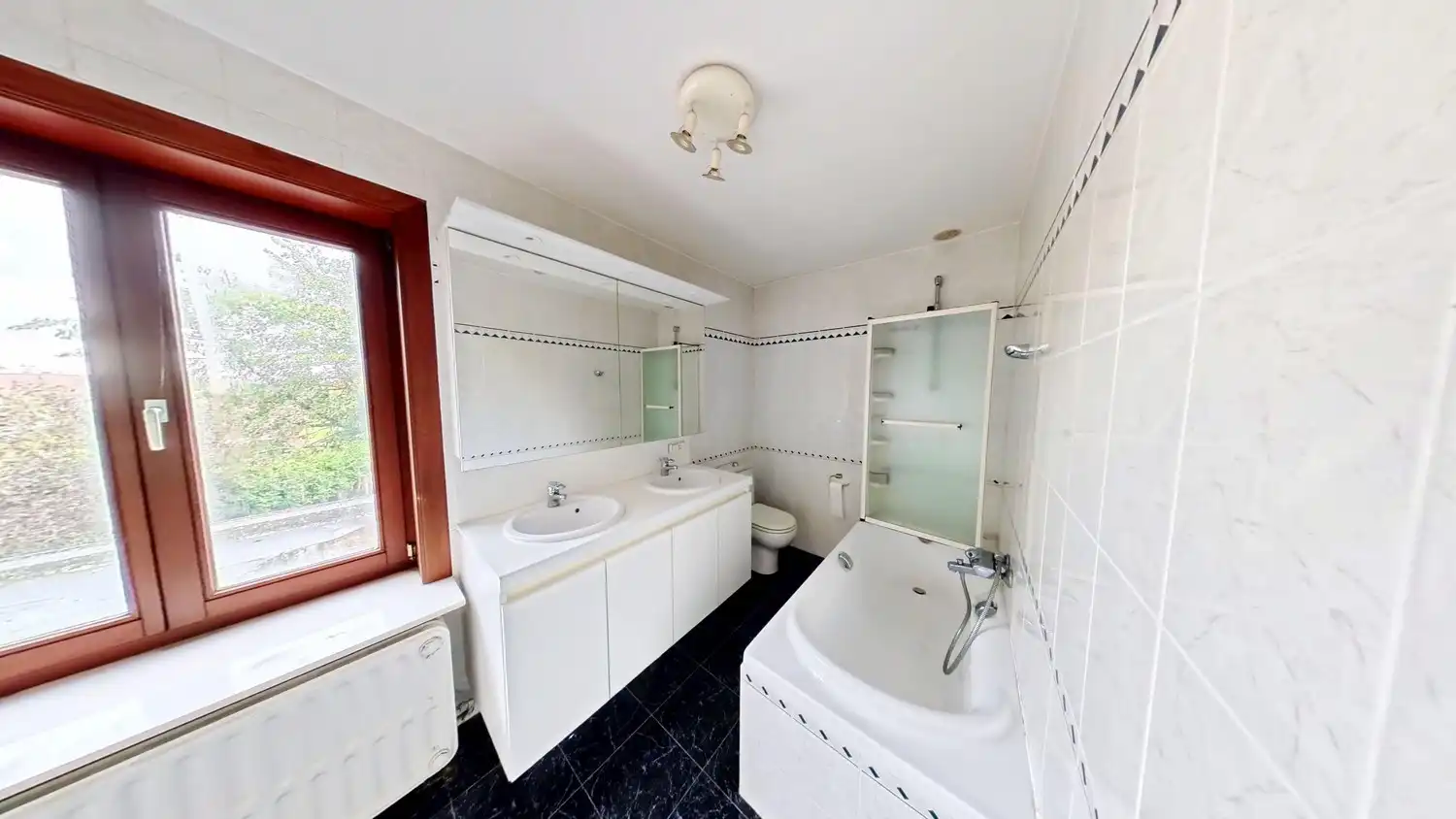 🏡 Te koop: te renoveren ruime villa met loods – unieke opportuniteit in Elst! foto 14