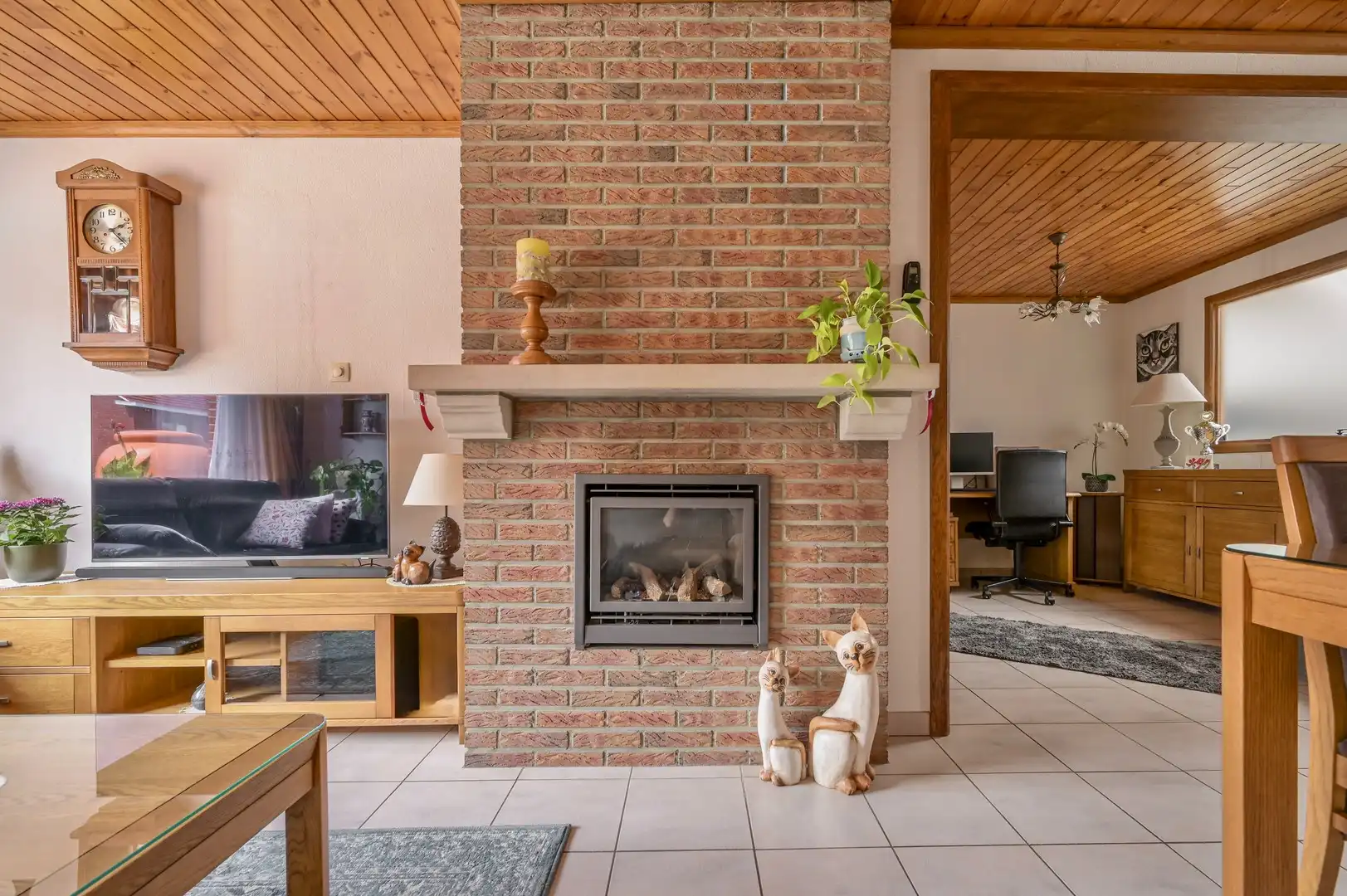 CENTRAAL GELEGEN,  INSTAPKLARE WONING MET GARAGE EN ACHTERUITWEG foto 5
