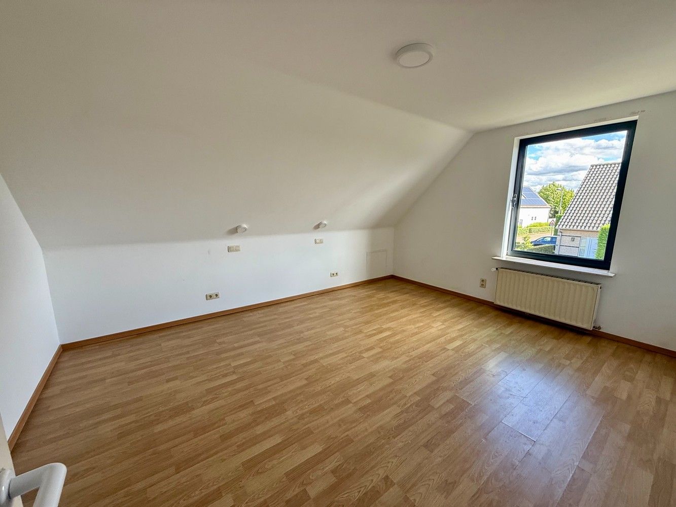 Ruime villa met 4 slaapkamers te huur! foto 9