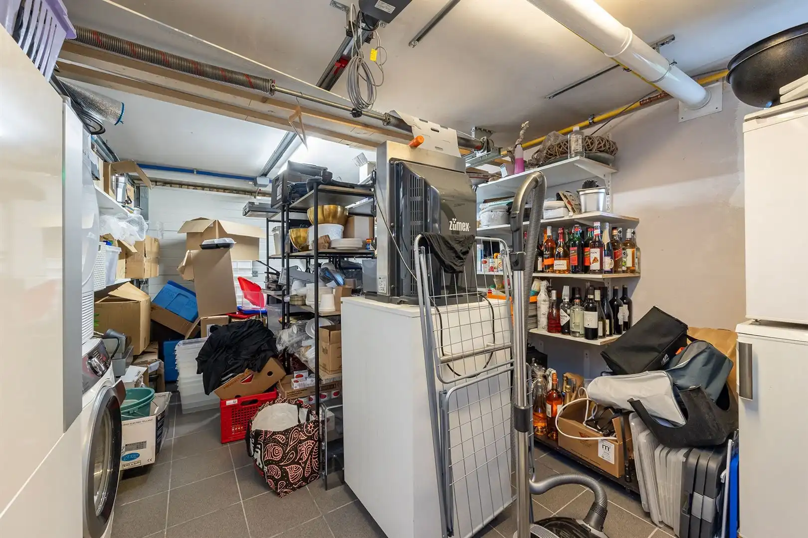 Stijlvol gerenoveerd wonen met prachtige zwemvijver foto 20