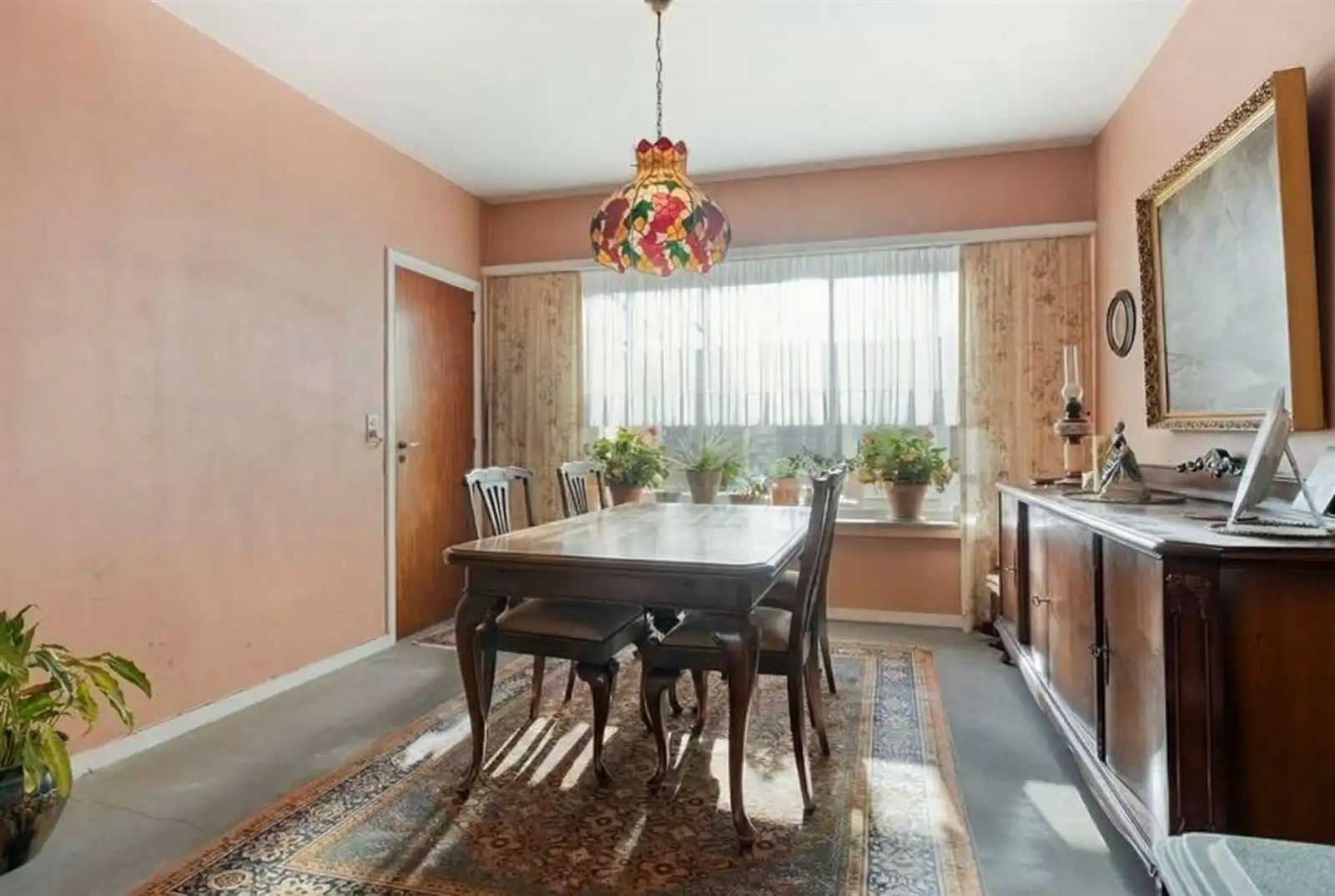 Woning in rusige woonwijk met aparte garage foto 13