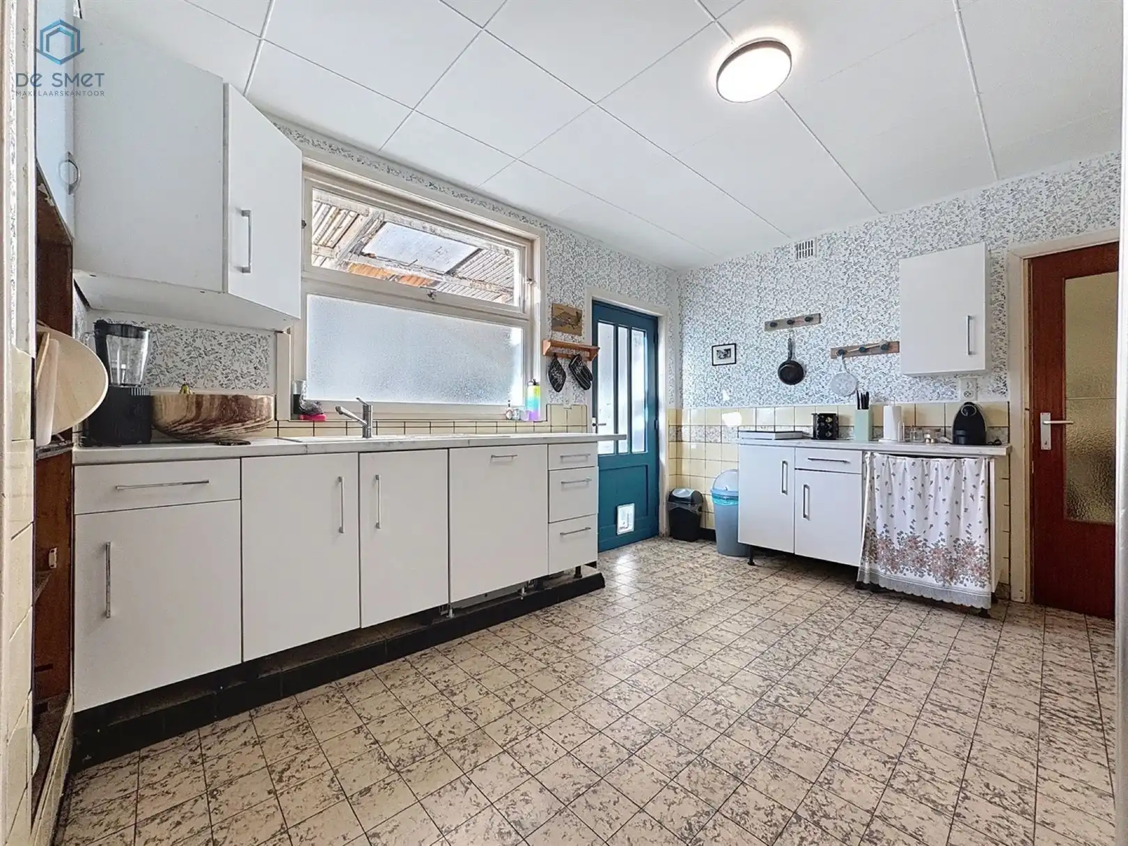 Ruime woning met veel potentieel! foto 9