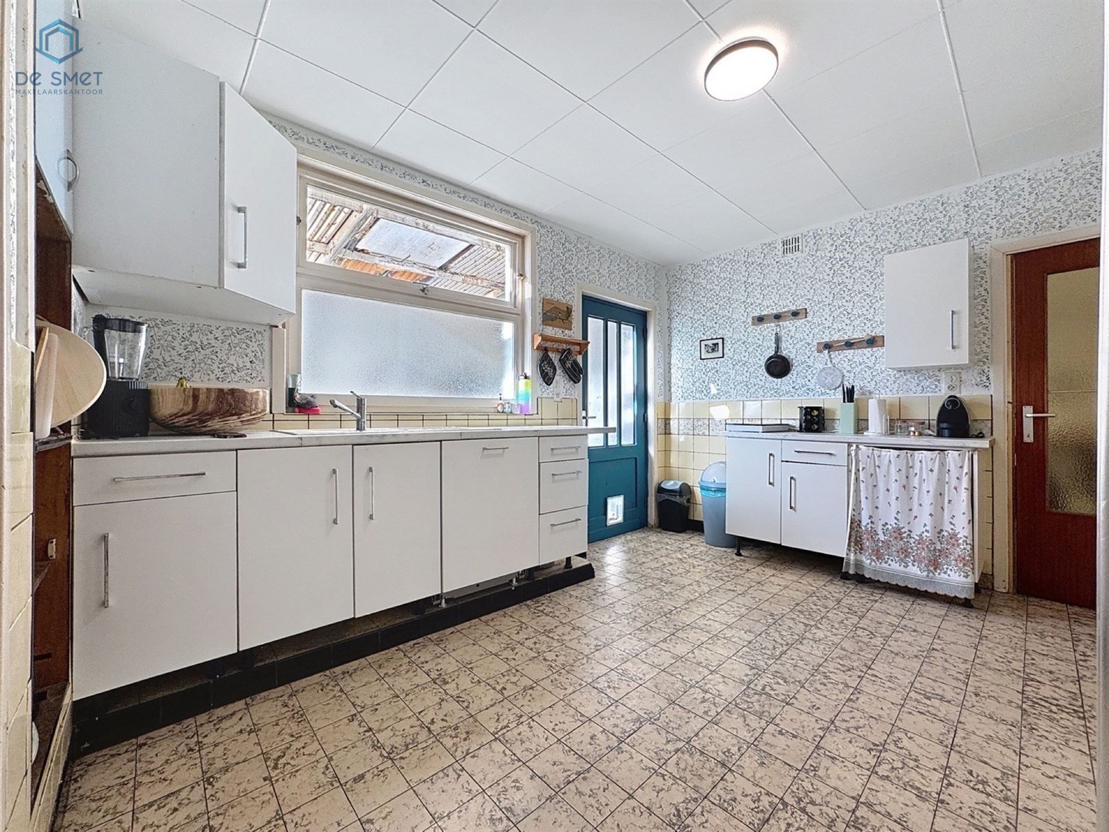 Ruime woning met veel potentieel! foto 9
