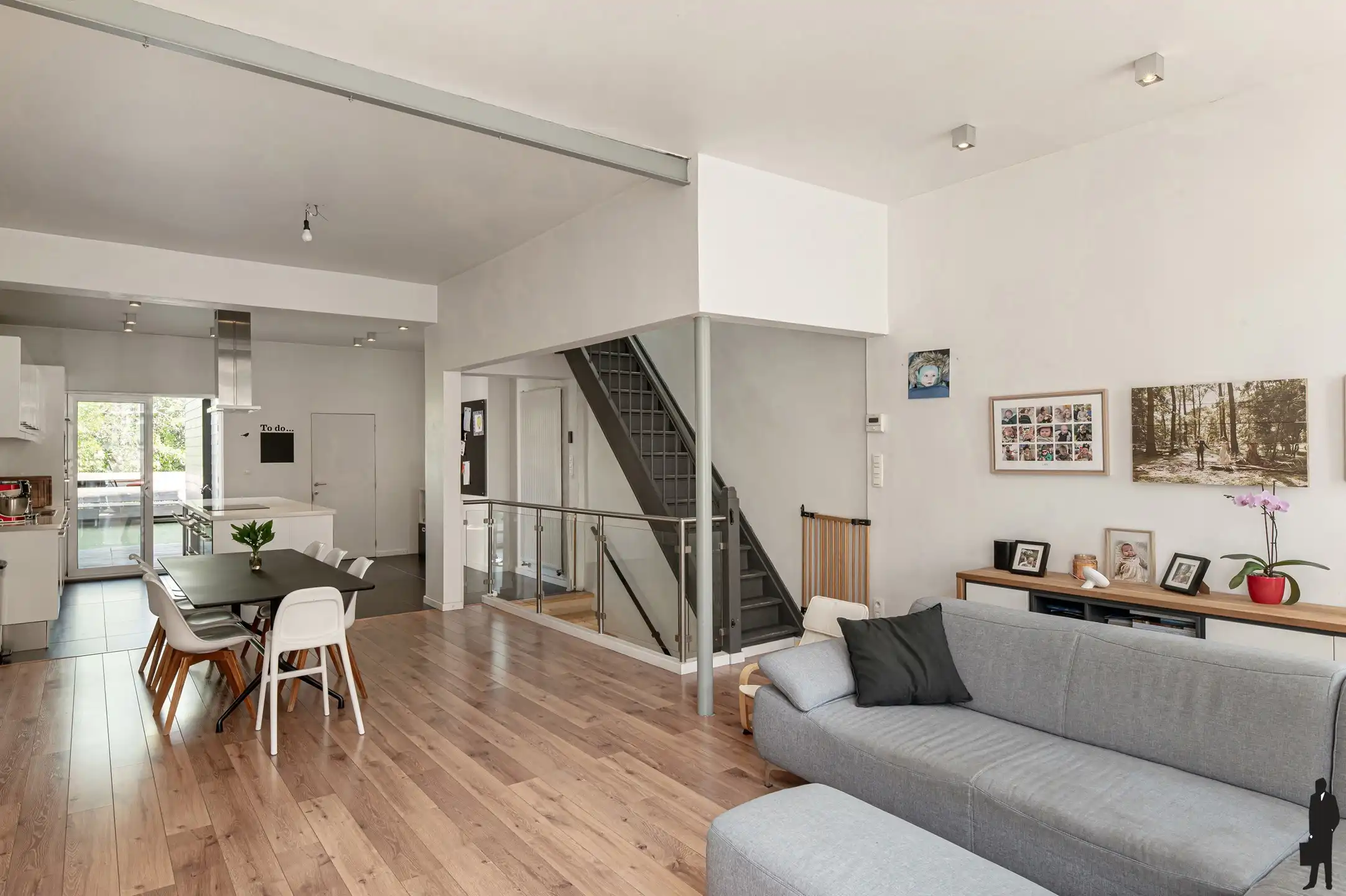 Ruime bel-étagewoning met 3 staanplaatsen en terras foto 10
