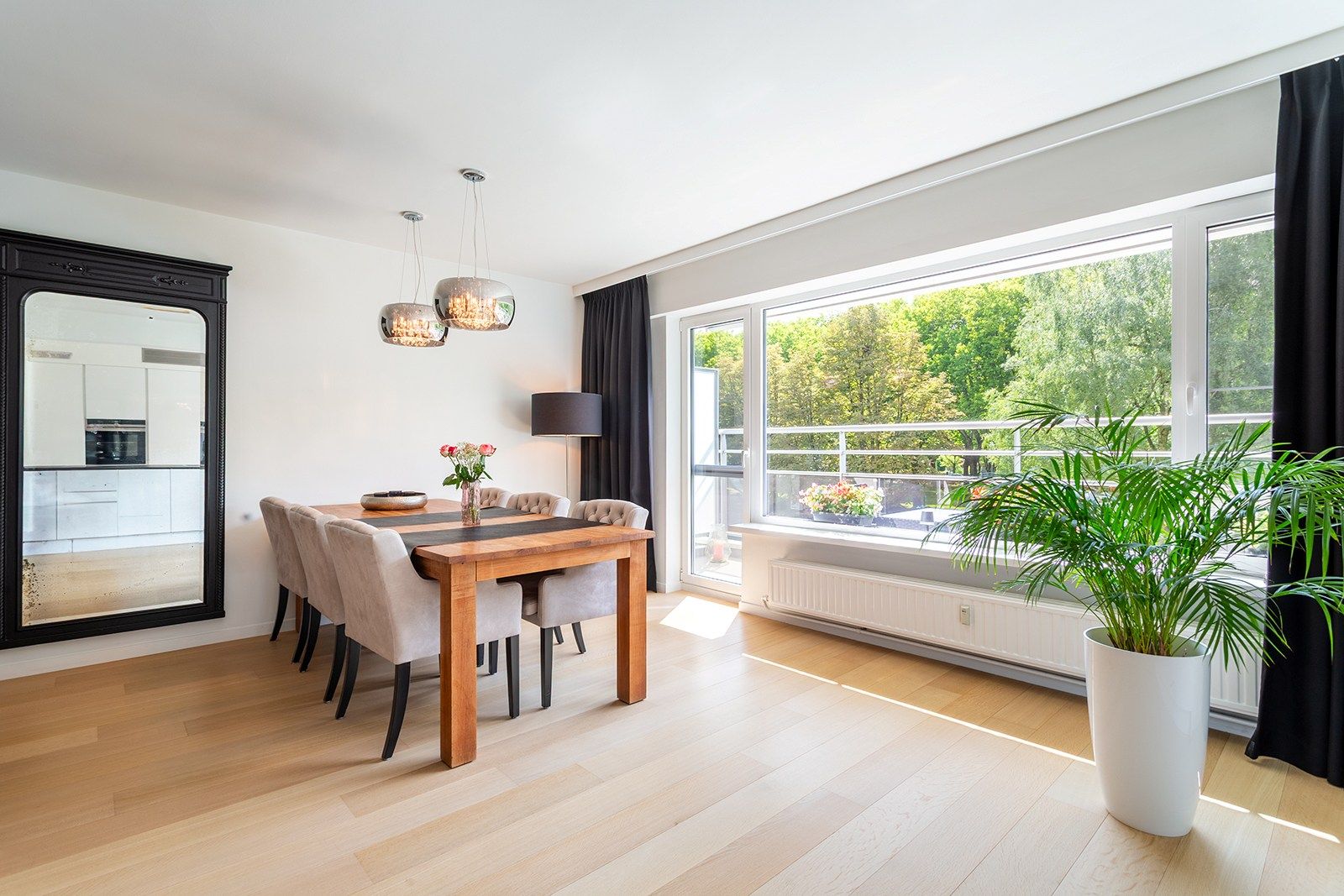 Gerenoveerd appartement met 2 terrassen foto 4